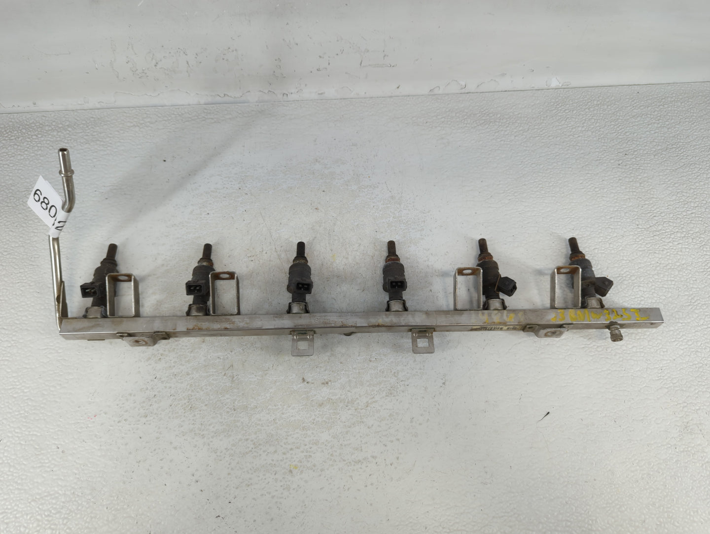 2003 Bmw 325i Fuel Injectors P/N:143894902 Fits OEM Used Auto Parts - Oemusedautoparts1.com