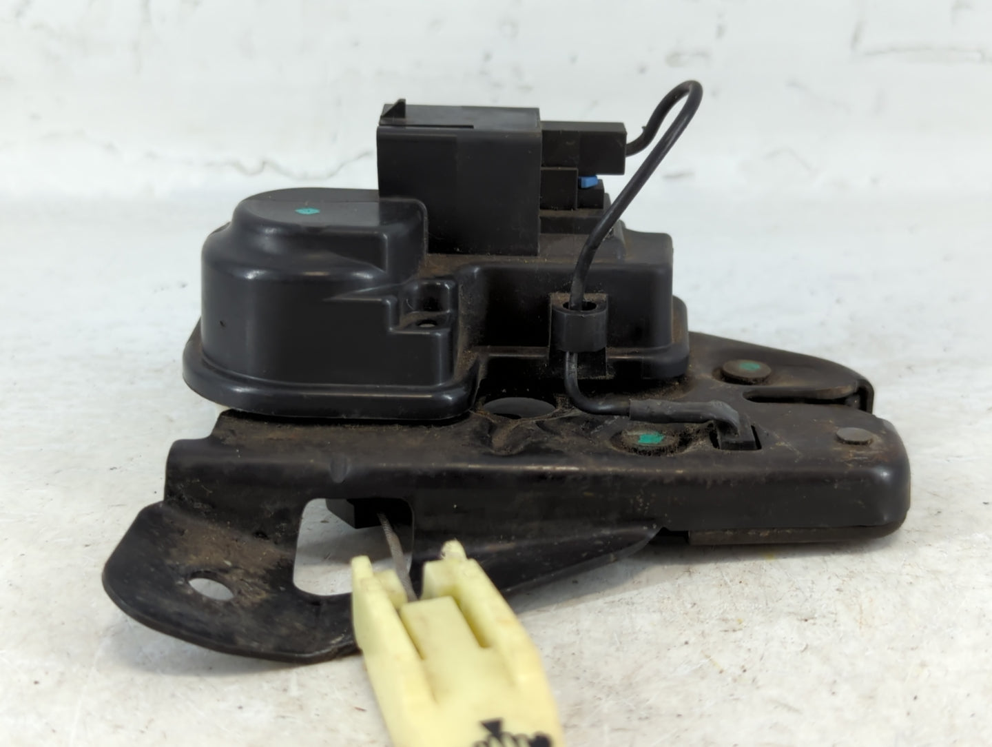 2008 Chrysler Sebring Front Right Passenger Lock Actuator - Oemusedautoparts1.com