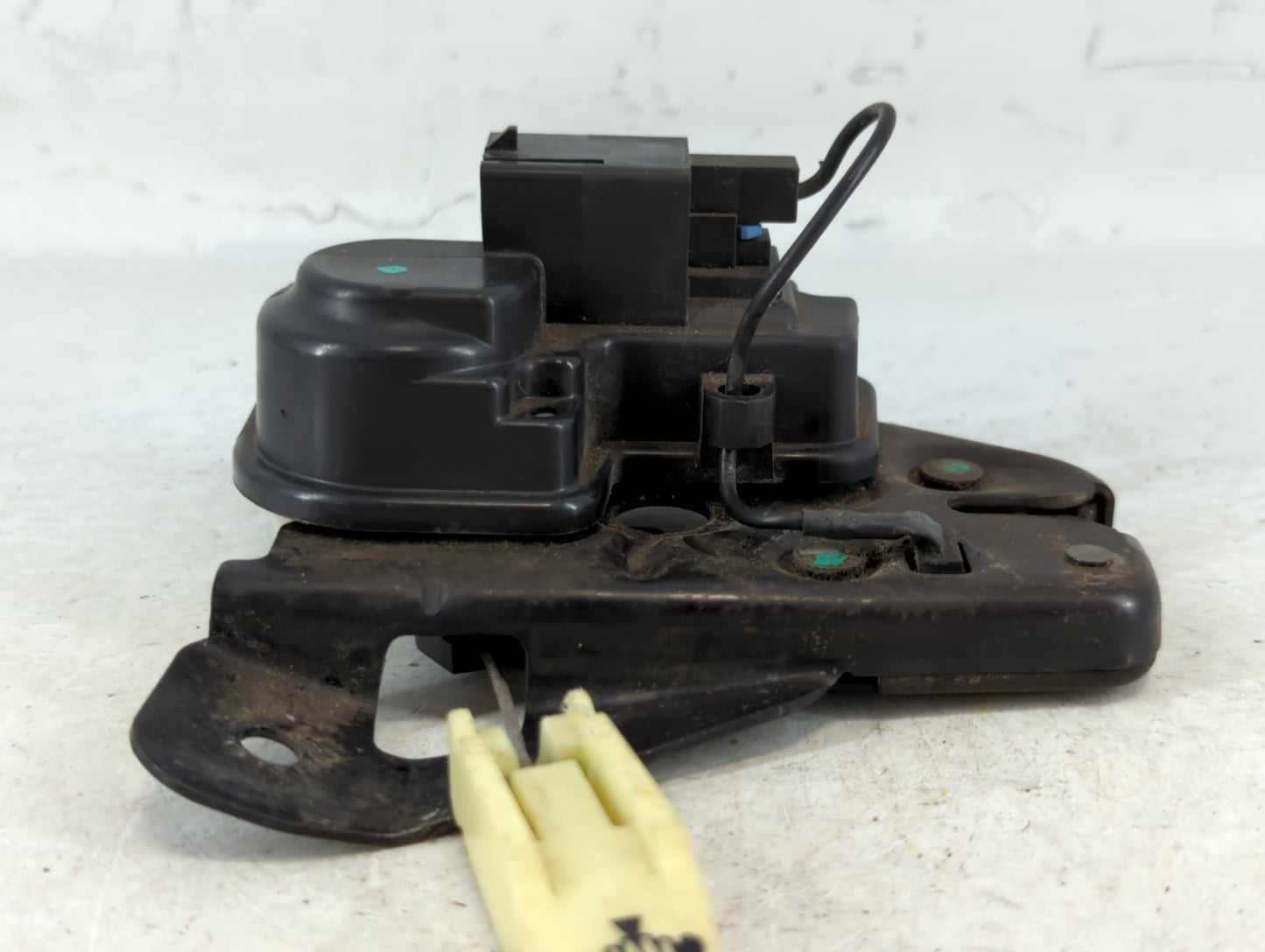 2008 Chrysler Sebring Front Right Passenger Lock Actuator - Oemusedautoparts1.com