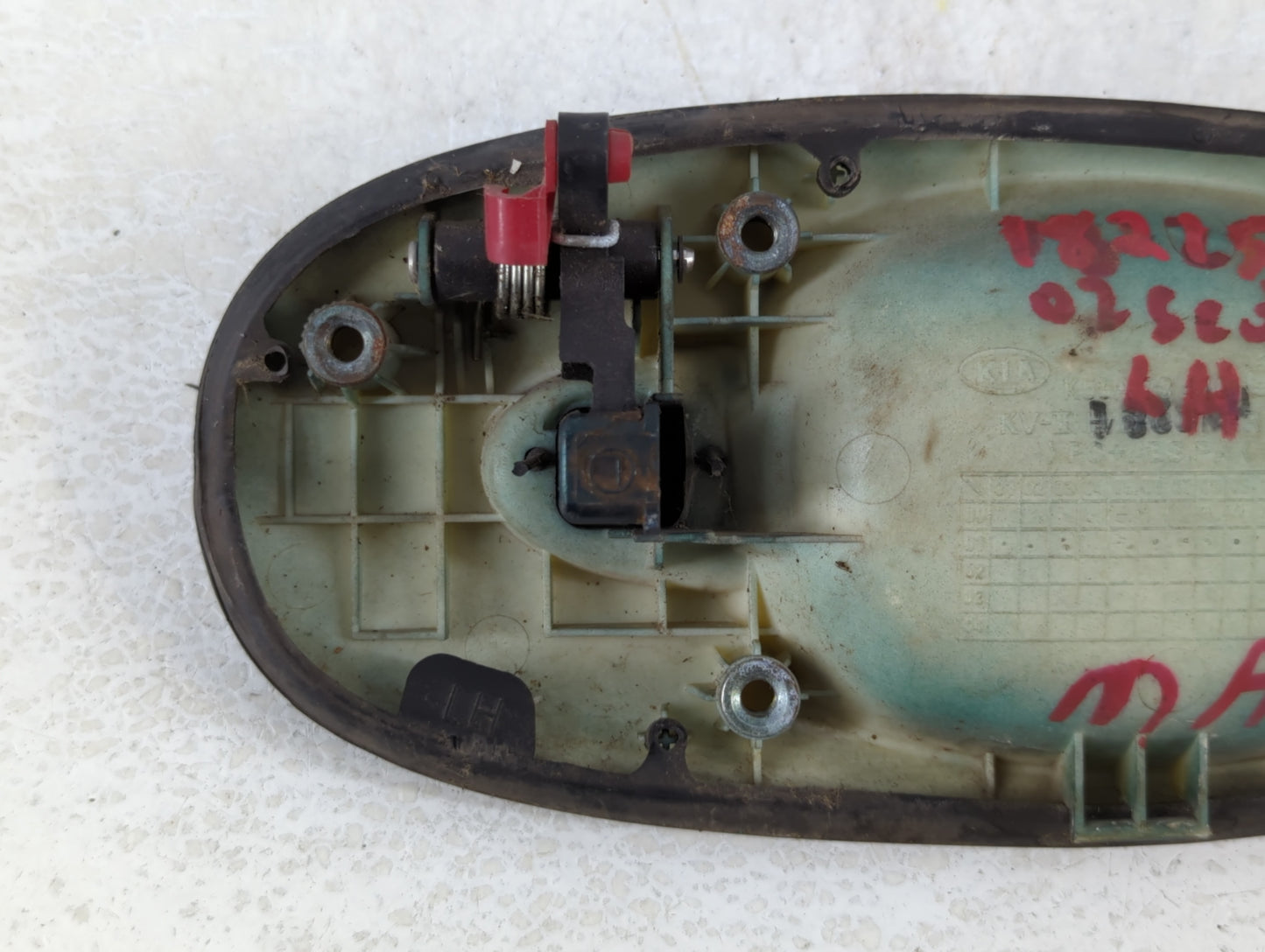 2002-2005 Kia Sedona Driver Front Left Door Handle Exterior Assembly - Oemusedautoparts1.com