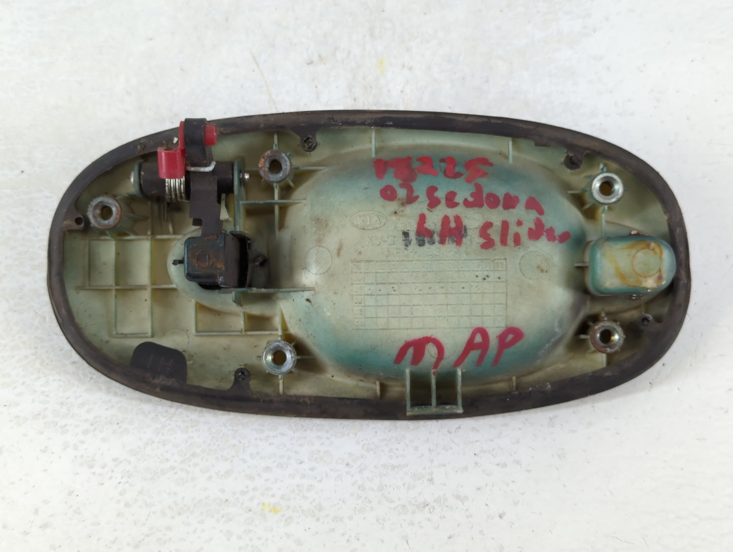 2002-2005 Kia Sedona Driver Front Left Door Handle Exterior Assembly - Oemusedautoparts1.com