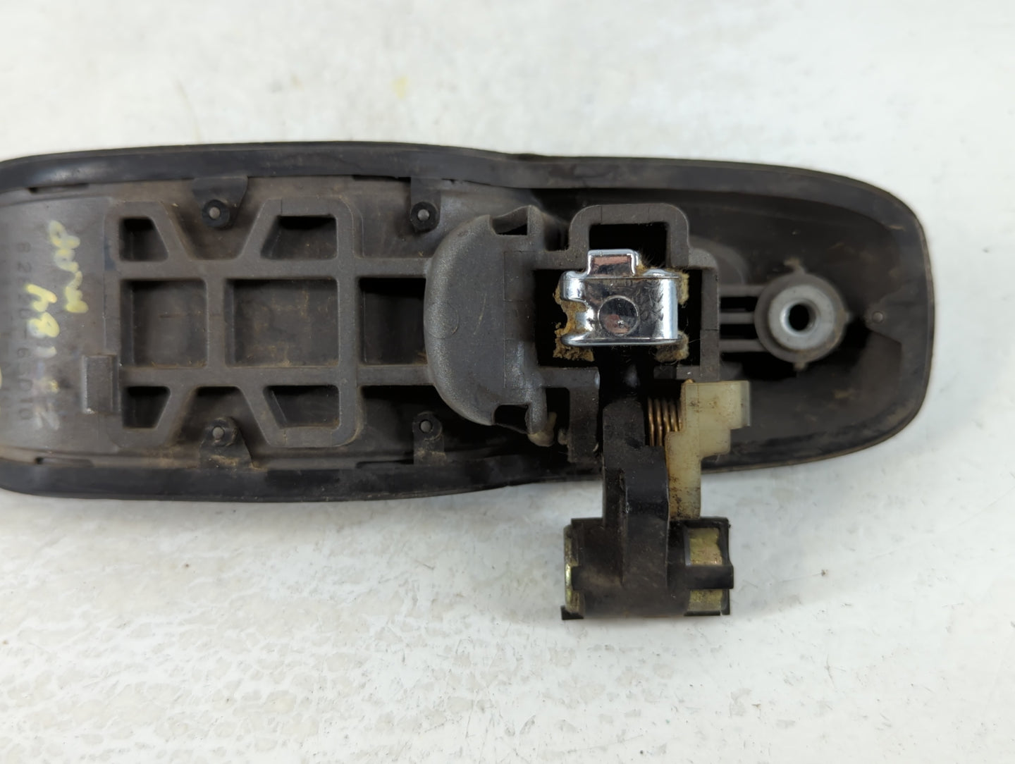 2004-2004 Suzuki Vitara Driver Front Left Door Handle Exterior Assembly - Oemusedautoparts1.com