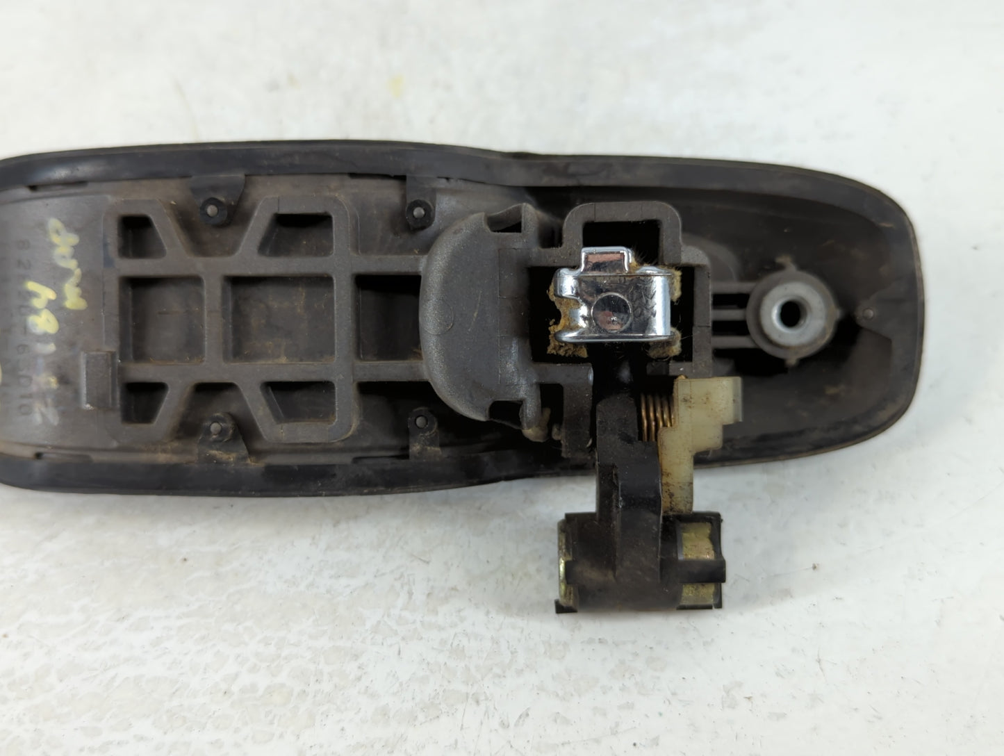 2004-2004 Suzuki Vitara Driver Front Left Door Handle Exterior Assembly - Oemusedautoparts1.com