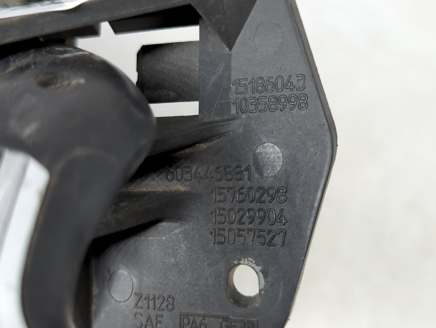 2000 Yukon Xl 1500 Passenger Front Right Door Handle Exterior Assembly - Oemusedautoparts1.com