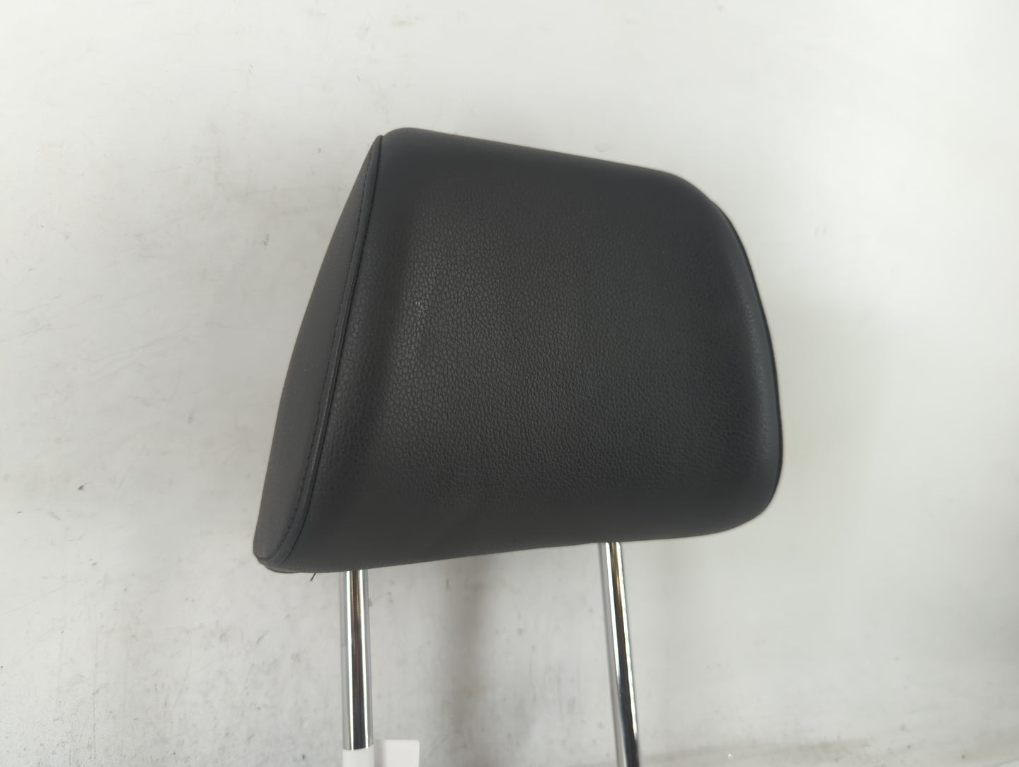 2015 Volkswagen Passat Headrest Head Rest Front Driver Passenger Seat Fits OEM Used Auto Parts - Oemusedautoparts1.com