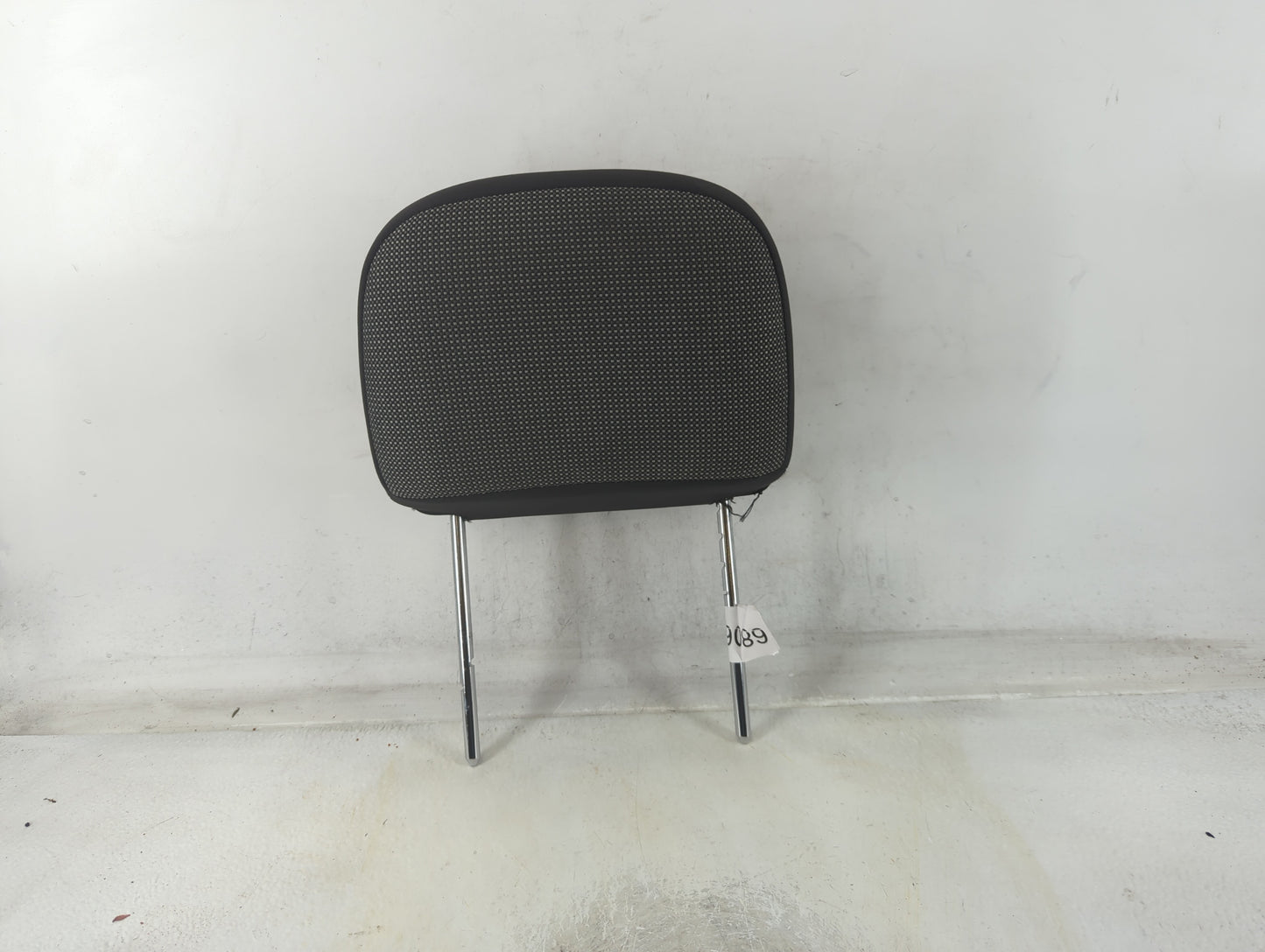 2008-2010 Chrysler Town & Country Headrest Head Rest Front Driver Passenger Seat Fits Fits 2008 2009 2010 OEM Used Auto Parts - Oemusedautoparts1.com
