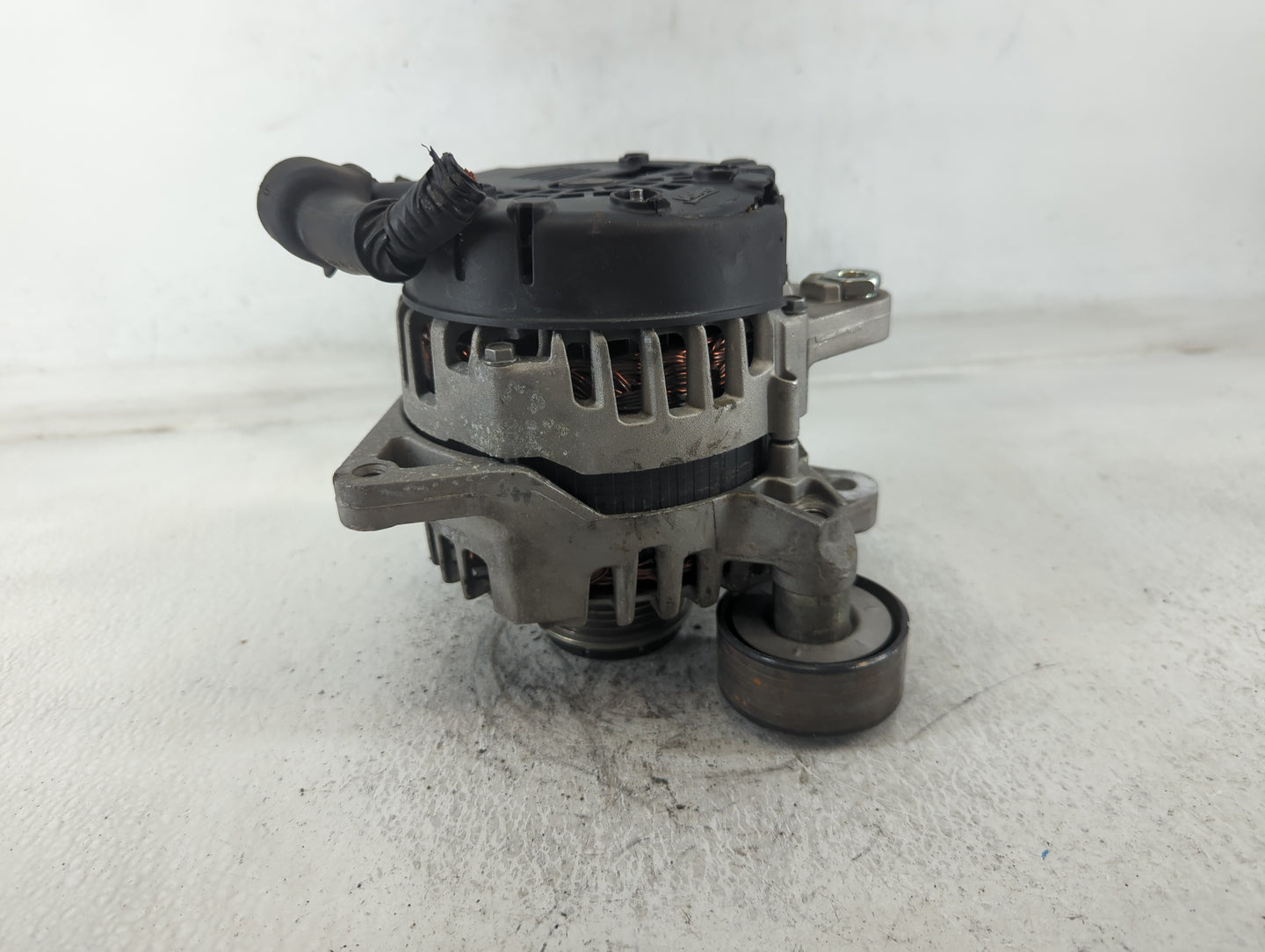 2020-2021 Kia Soul Alternator Replacement Generator Charging Assembly Engine OEM P/N:2627727 37300-2E821 Fits OEM Used Auto Parts - Oemusedautoparts1.com