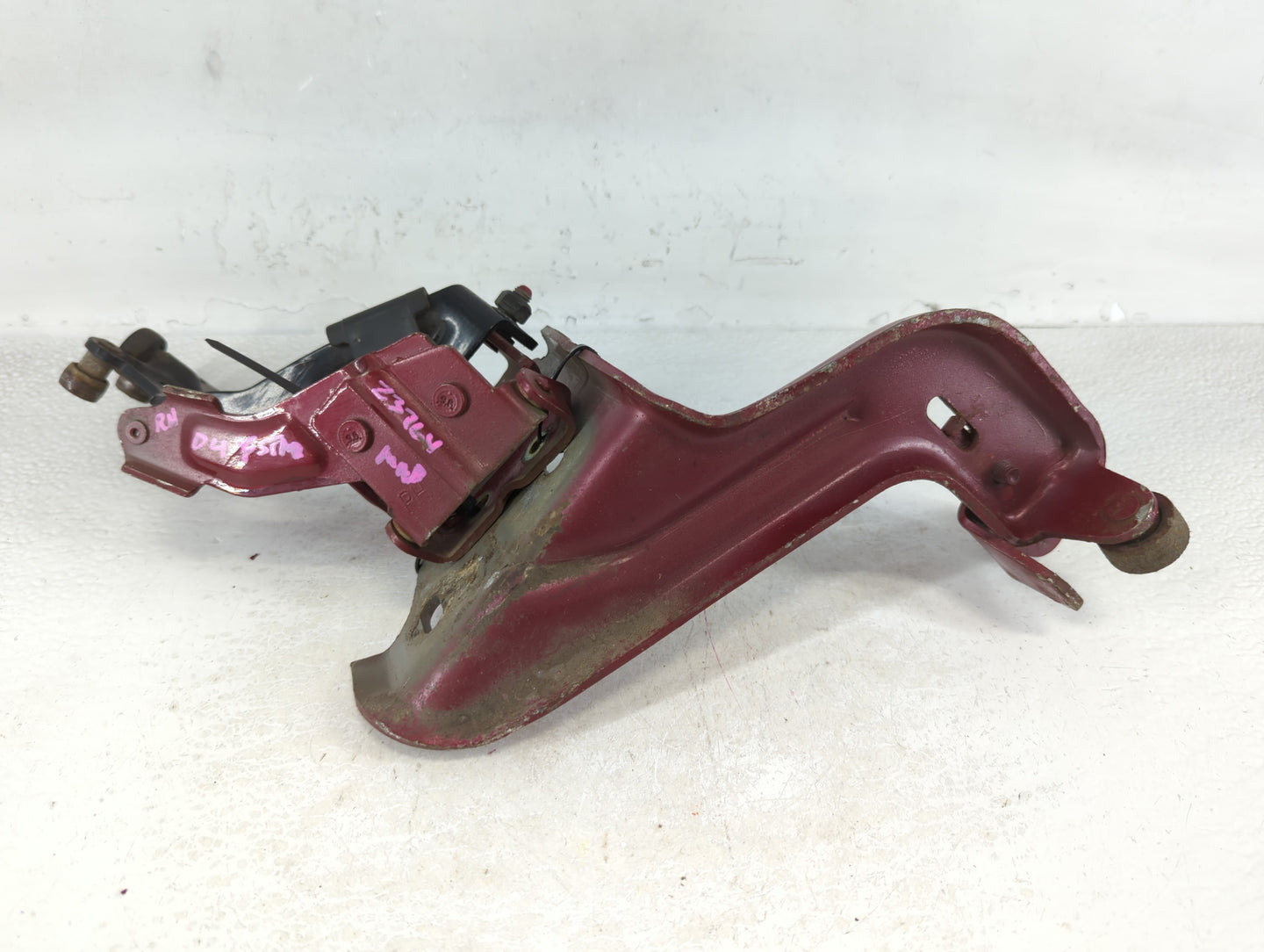 2004 Ford Freestar Passenger Right Hood Hinge - Oemusedautoparts1.com