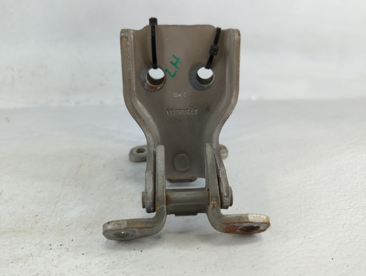 2005 Ford F-350 Super Duty Driver Left Hood Hinge - Oemusedautoparts1.com