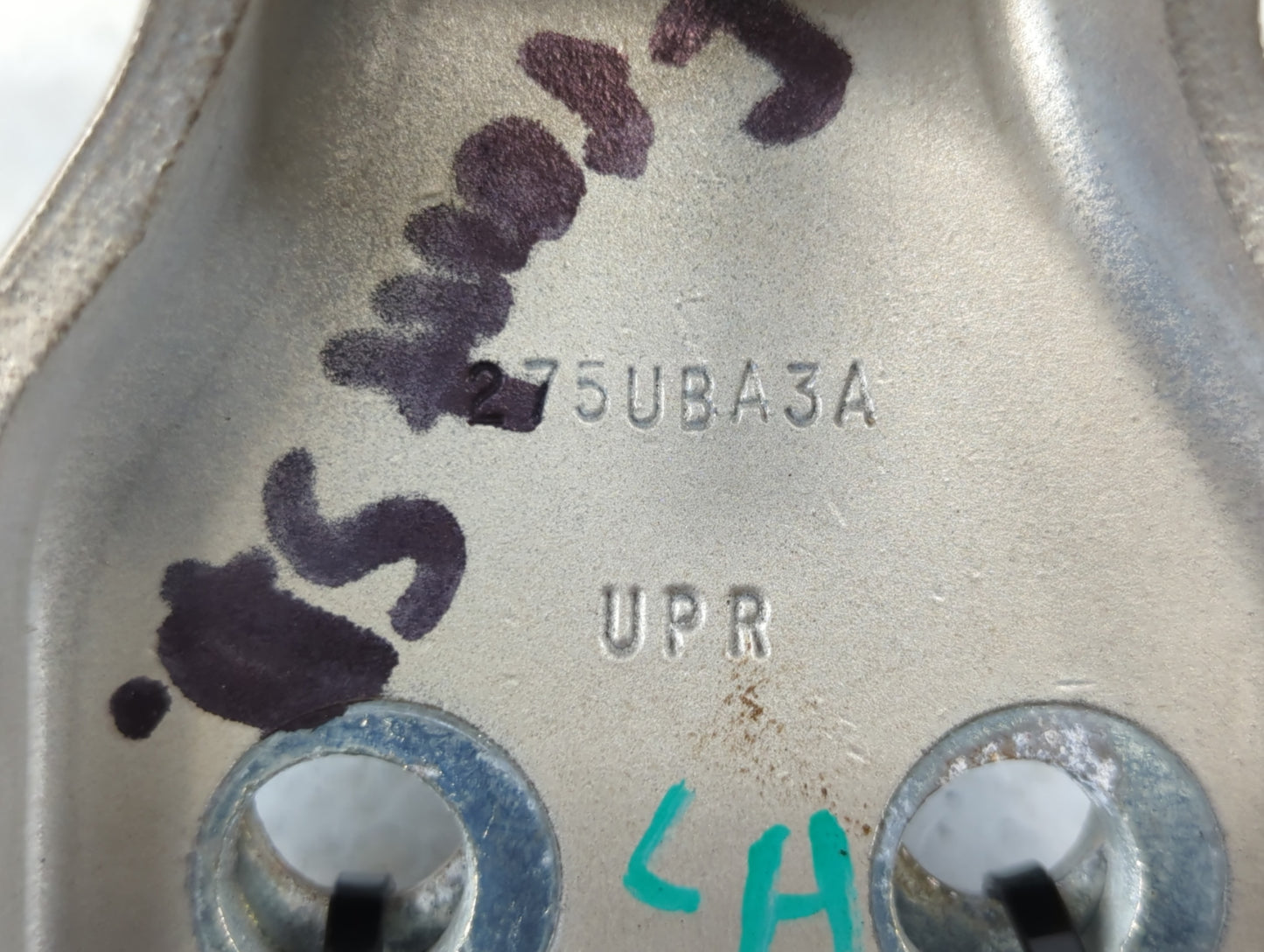 2005 Ford F-350 Super Duty Driver Left Hood Hinge - Oemusedautoparts1.com