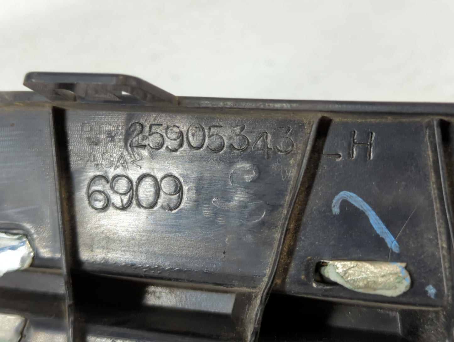 2012 Chevrolet Malibu Radio Climate Panel Bezel - Oemusedautoparts1.com