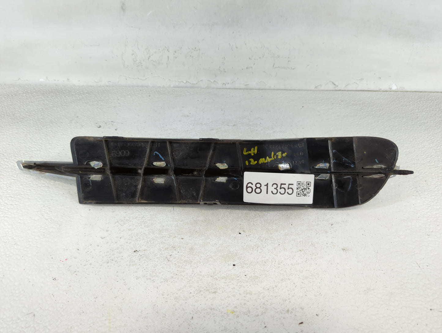 2012 Chevrolet Malibu Radio Climate Panel Bezel - Oemusedautoparts1.com