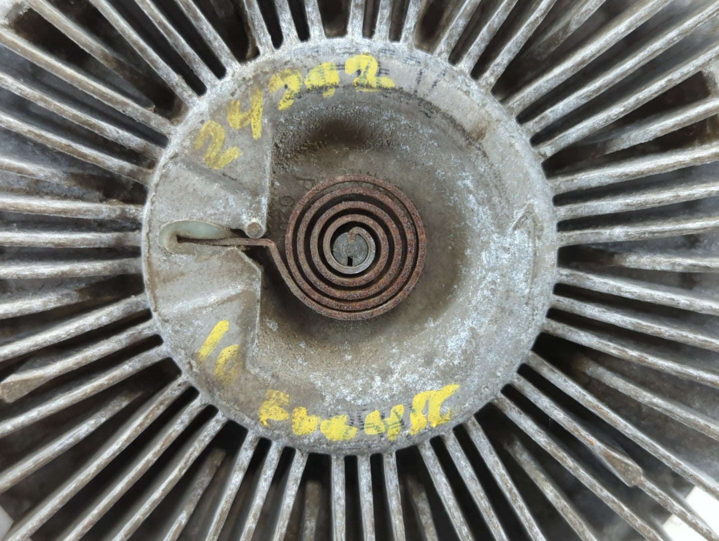 2010 Ford E-450 Super Duty Radiator Cooling Fan Clutch - Oemusedautoparts1.com