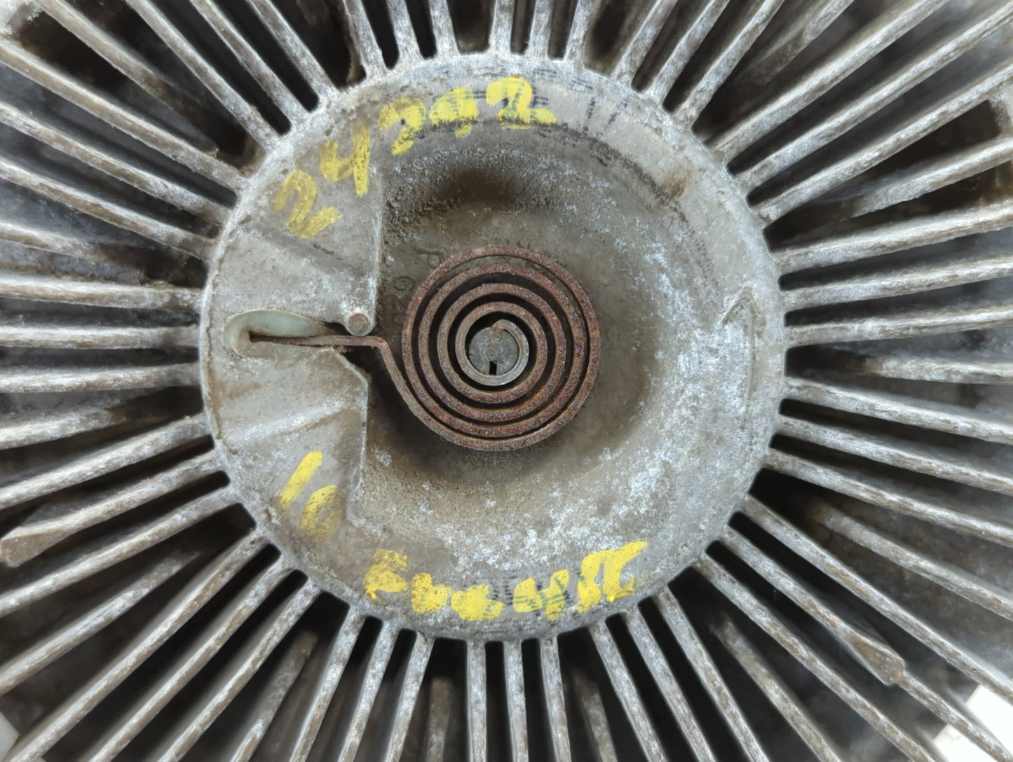 2010 Ford E-450 Super Duty Radiator Cooling Fan Clutch - Oemusedautoparts1.com