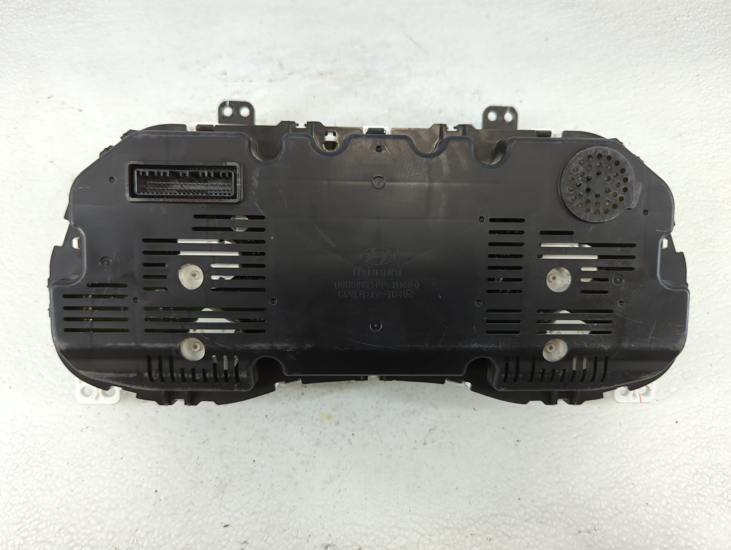 2016-2017 Hyundai Tucson Instrument Cluster Speedometer Gauges P/N:94001-D3172 Fits Fits 2016 2017 OEM Used Auto Parts - Oemusedautoparts1.com