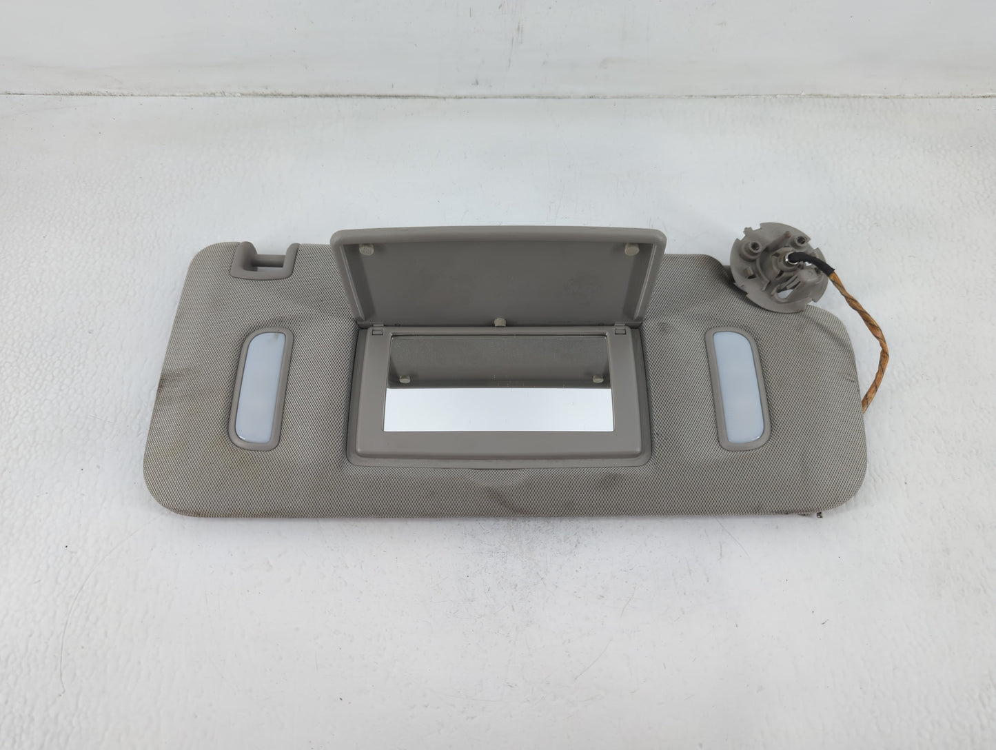 2010-2017 Chevrolet Equinox Sun Visor Shade Replacement Passenger Right Mirror Fits Fits 2010 2011 2012 2013 2014 2015 2016 2017 OEM Used Auto Parts - Oemusedautoparts1.com