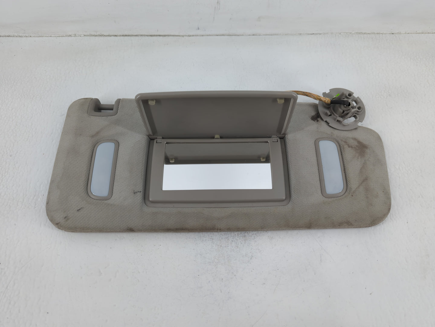 2010-2017 Chevrolet Equinox Sun Visor Shade Replacement Passenger Right Mirror Fits Fits 2010 2011 2012 2013 2014 2015 2016 2017 OEM Used Auto Parts - Oemusedautoparts1.com