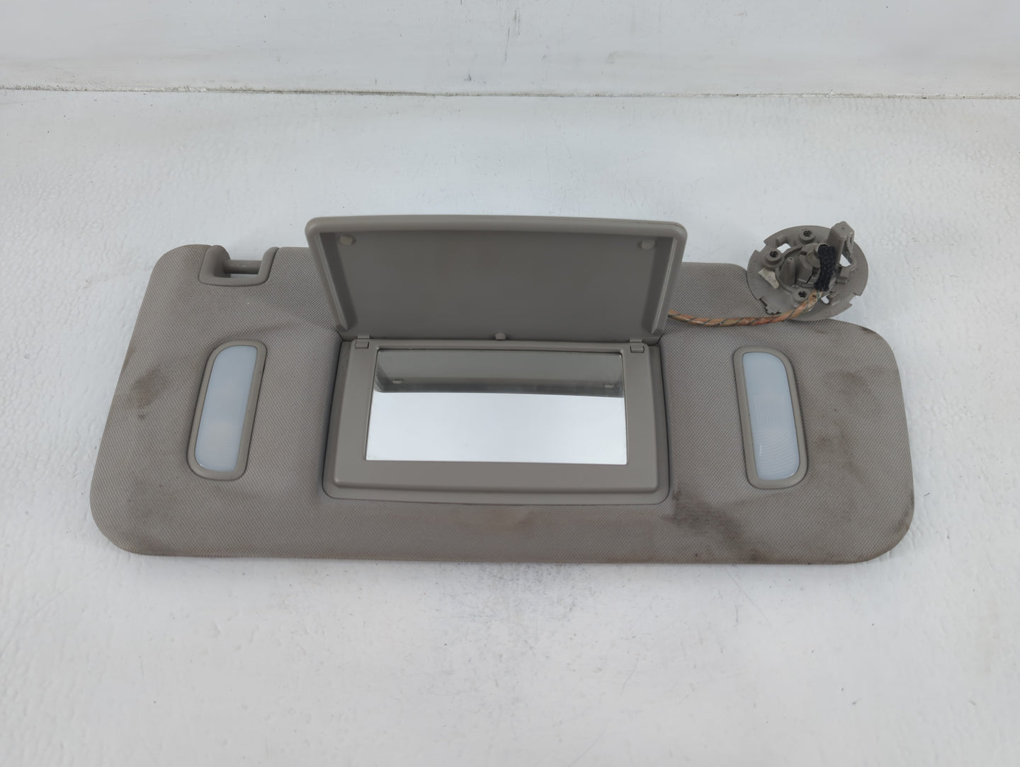 2010 Chevrolet Traverse Sun Visor Shade Replacement Passenger Right Mirror Fits OEM Used Auto Parts - Oemusedautoparts1.com