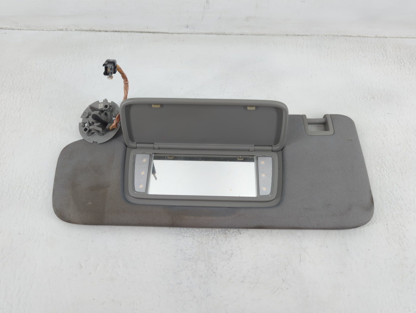 2018-2019 Chevrolet Equinox Sun Visor Shade Replacement Driver Left Mirror Fits Fits 2018 2019 OEM Used Auto Parts - Oemusedautoparts1.com