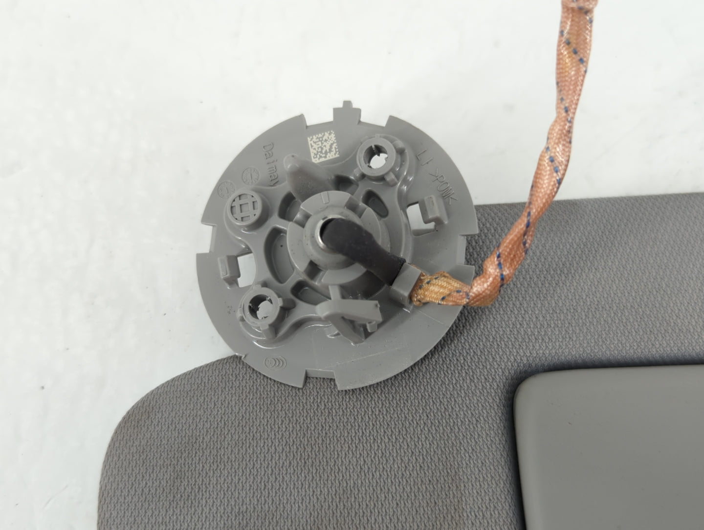 2018-2019 Chevrolet Equinox Sun Visor Shade Replacement Driver Left Mirror Fits Fits 2018 2019 OEM Used Auto Parts - Oemusedautoparts1.com