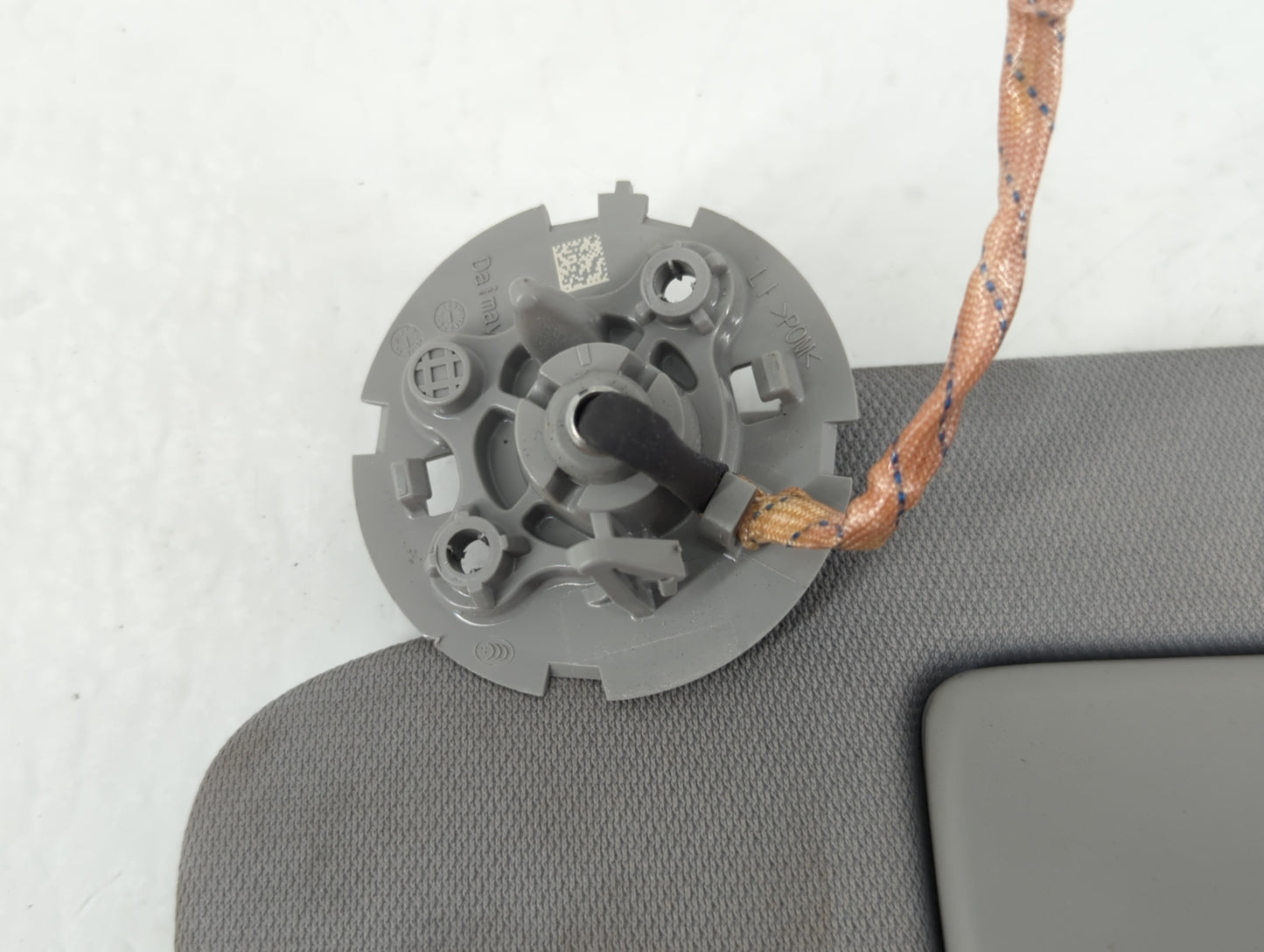 2018-2019 Chevrolet Equinox Sun Visor Shade Replacement Driver Left Mirror Fits Fits 2018 2019 OEM Used Auto Parts - Oemusedautoparts1.com