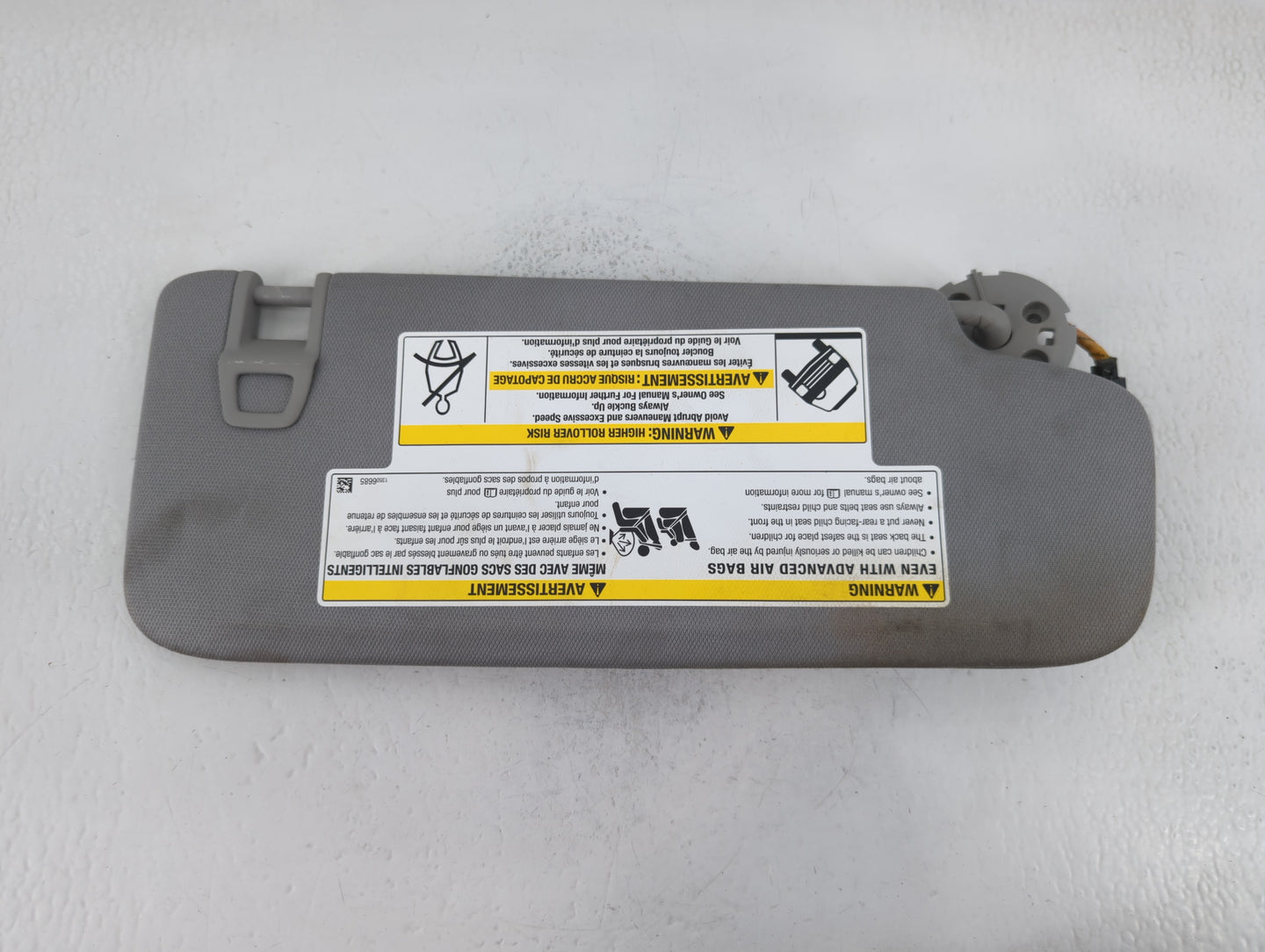 2018-2019 Chevrolet Equinox Sun Visor Shade Replacement Driver Left Mirror Fits Fits 2018 2019 OEM Used Auto Parts - Oemusedautoparts1.com