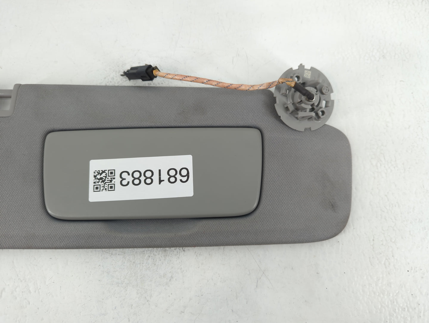 2018-2019 Chevrolet Equinox Sun Visor Shade Replacement Passenger Right Mirror Fits Fits 2018 2019 OEM Used Auto Parts - Oemusedautoparts1.com