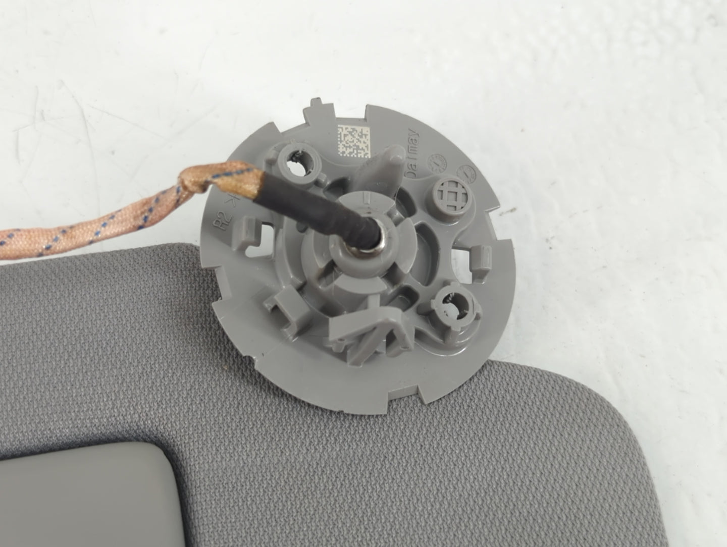 2018-2019 Chevrolet Equinox Sun Visor Shade Replacement Passenger Right Mirror Fits Fits 2018 2019 OEM Used Auto Parts - Oemusedautoparts1.com