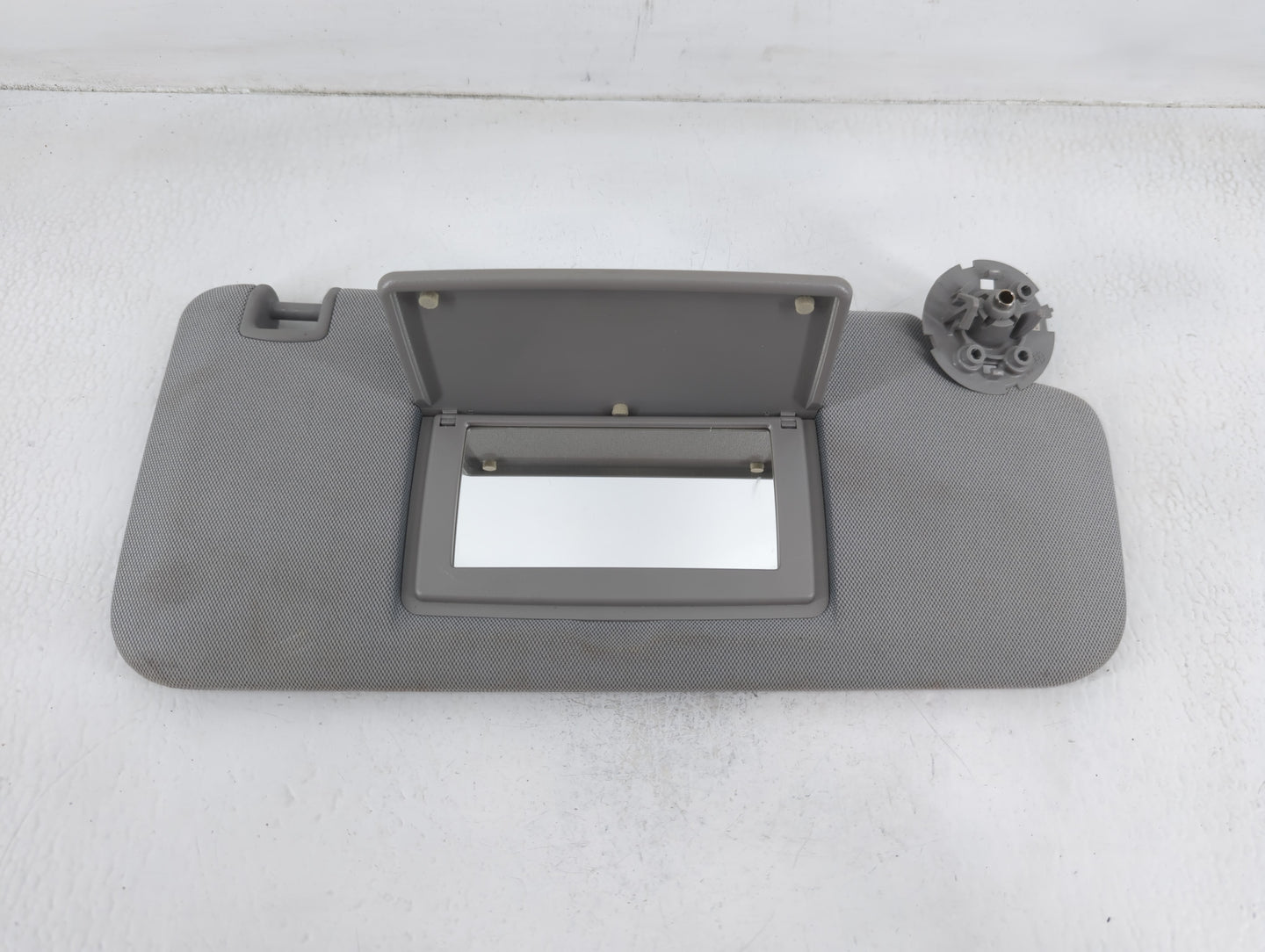 2017-2021 Chevrolet Trax Sun Visor Shade Replacement Passenger Right Mirror Fits Fits 2017 2018 2019 2020 2021 OEM Used Auto Parts - Oemusedautoparts1.com
