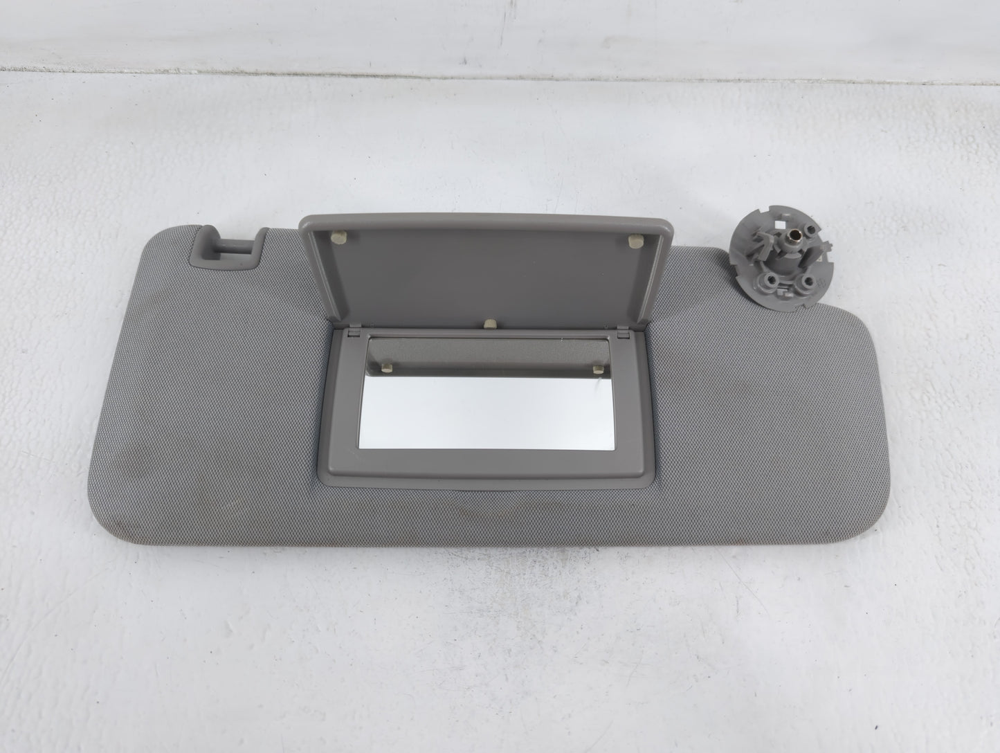 2017-2021 Chevrolet Trax Sun Visor Shade Replacement Passenger Right Mirror Fits Fits 2017 2018 2019 2020 2021 OEM Used Auto Parts - Oemusedautoparts1.com