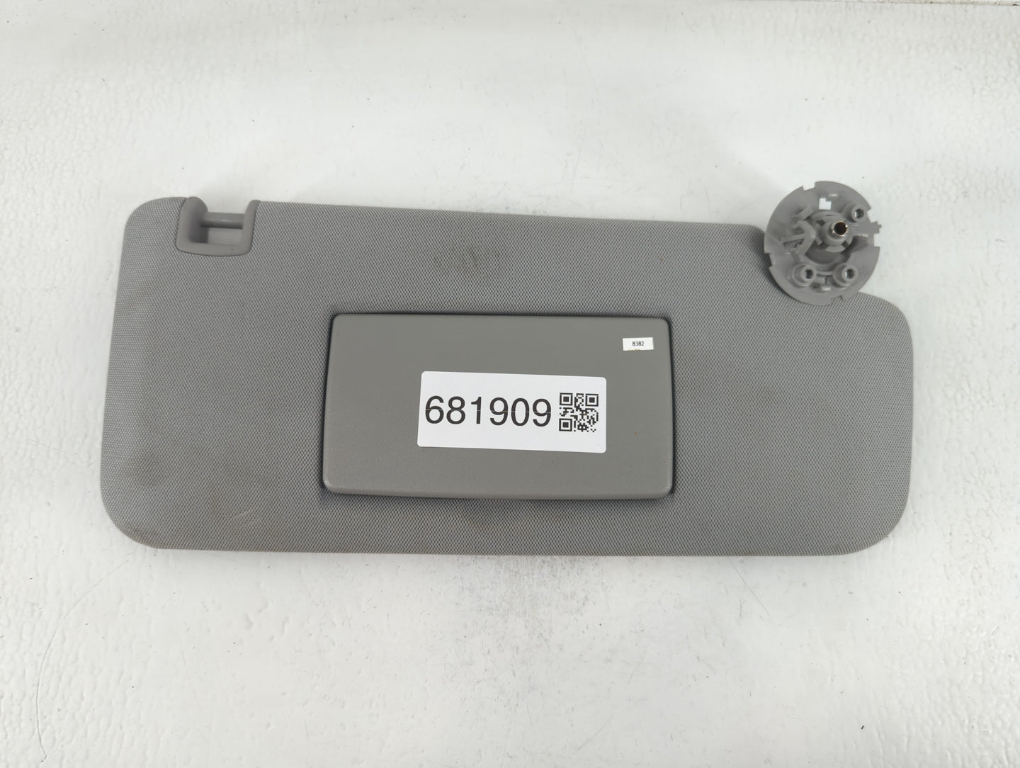 2017-2021 Chevrolet Trax Sun Visor Shade Replacement Passenger Right Mirror Fits Fits 2017 2018 2019 2020 2021 OEM Used Auto Parts - Oemusedautoparts1.com