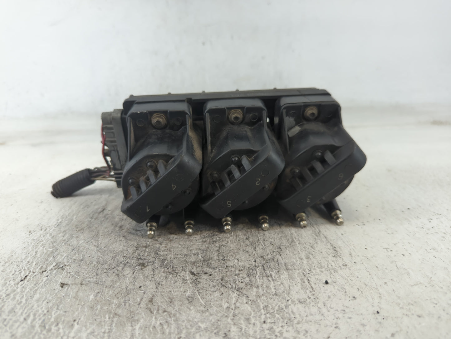 2002 Buick Regal Engine Ignition Distributor OEM P/N:1103946 2D13 Fits OEM Used Auto Parts - Oemusedautoparts1.com