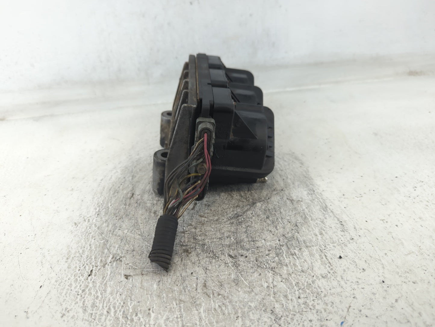 2002 Buick Regal Engine Ignition Distributor OEM P/N:1103946 2D13 Fits OEM Used Auto Parts - Oemusedautoparts1.com