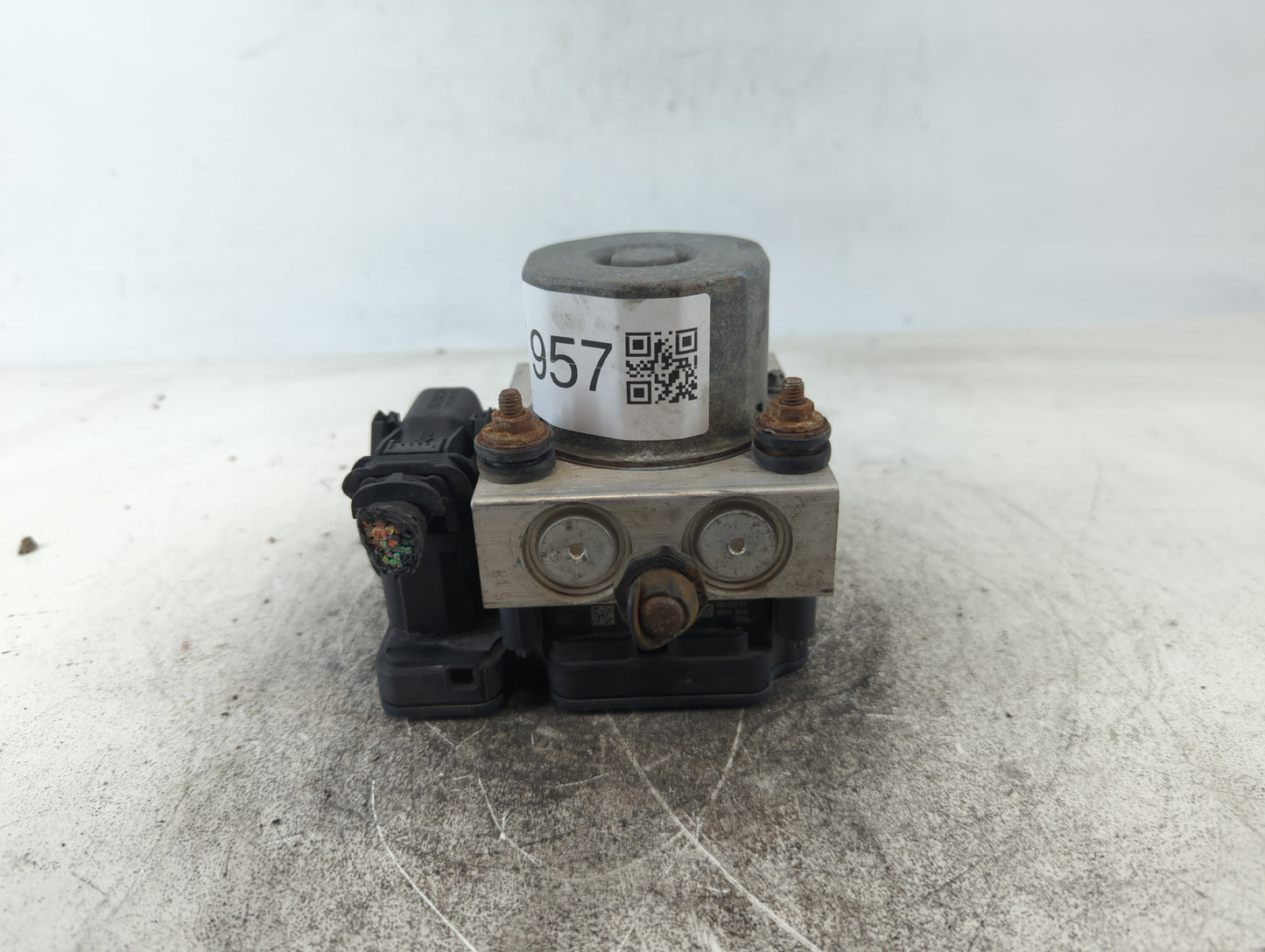 2013 Dodge Grand Caravan ABS Pump Control Module Replacement P/N:P68183803AA Fits OEM Used Auto Parts - Oemusedautoparts1.com