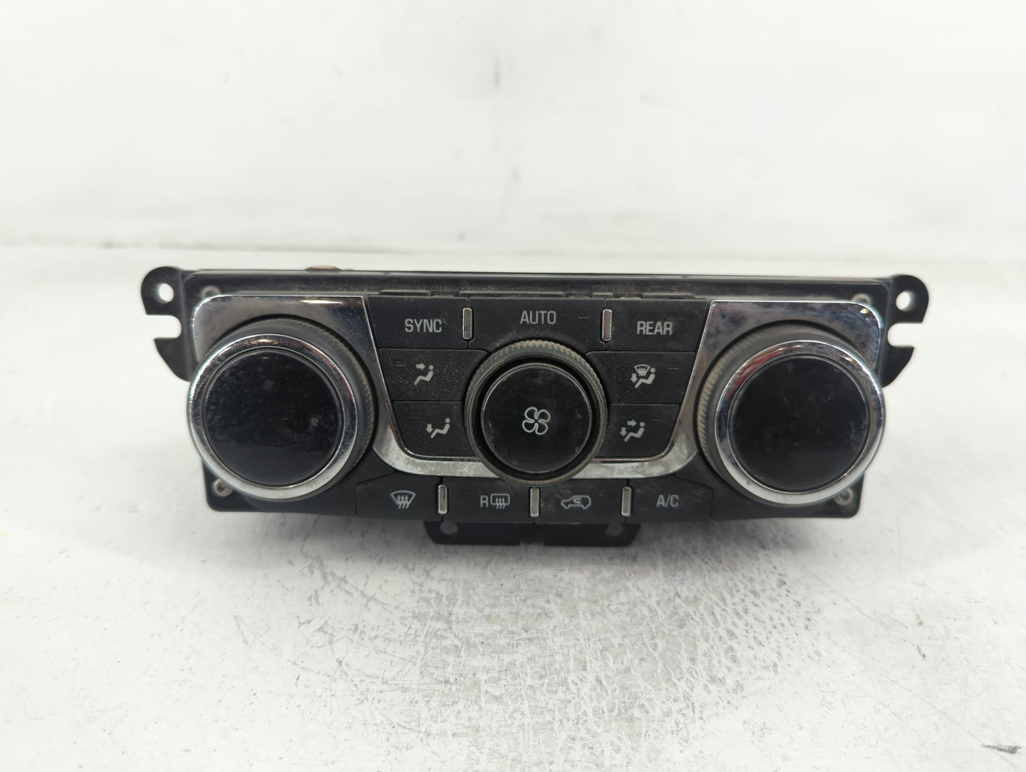 2013 Chevrolet Traverse Climate Control Module Temperature AC/Heater Replacement P/N:23120465 Fits OEM Used Auto Parts - Oemusedautoparts1.com