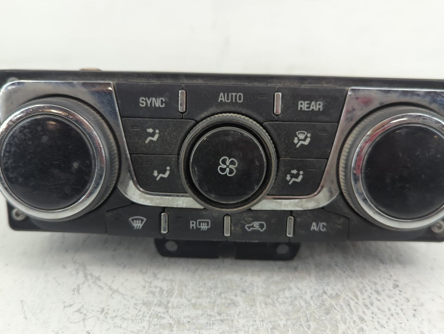 2013 Chevrolet Traverse Climate Control Module Temperature AC/Heater Replacement P/N:23120465 Fits OEM Used Auto Parts - Oemusedautoparts1.com