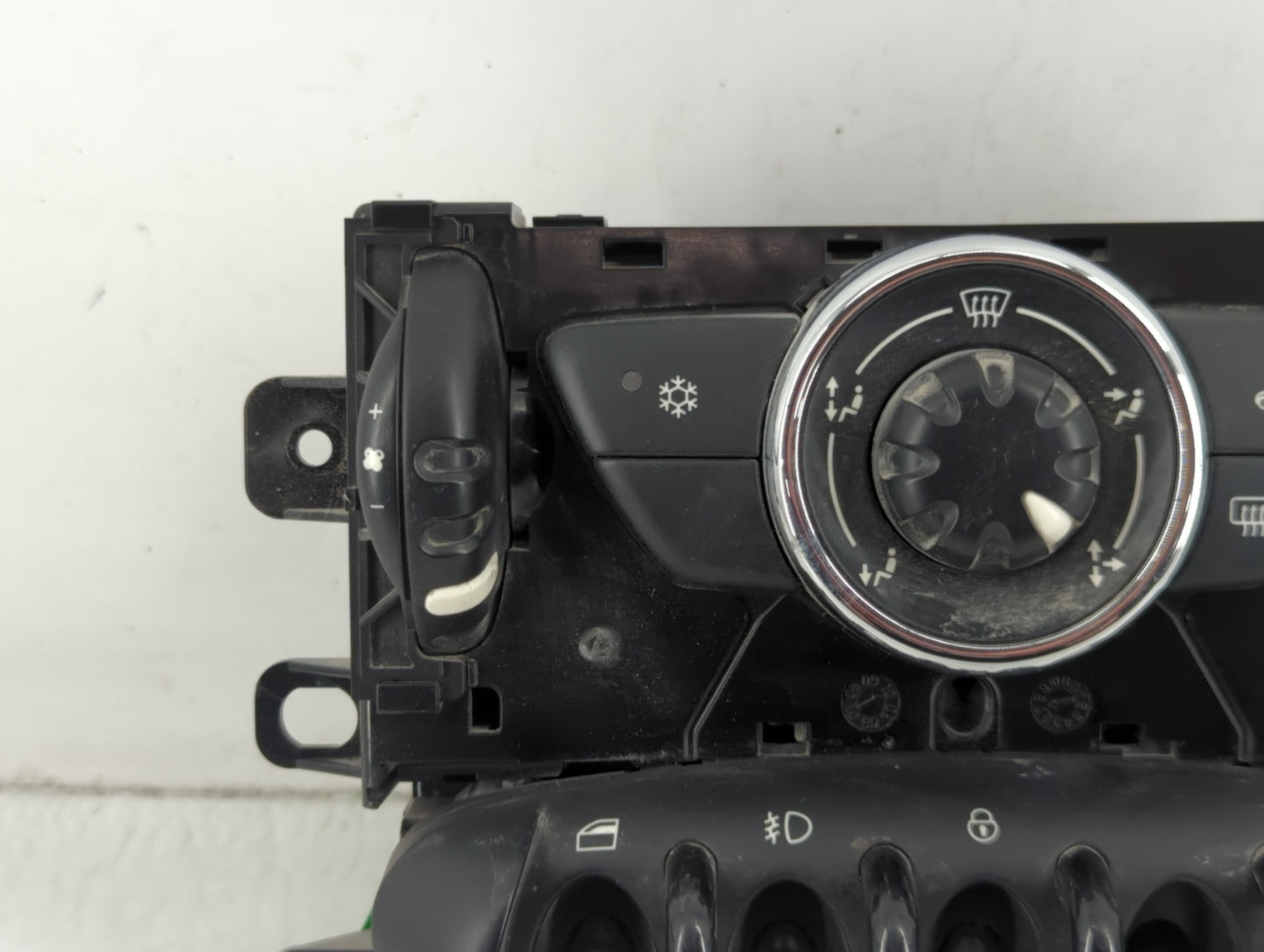 2011-2014 Mini Cooper Climate Control Module Temperature AC/Heater Replacement P/N:E1062322 Fits Fits 2011 2012 2013 2014 OEM Used Auto Parts - Oemusedautoparts1.com