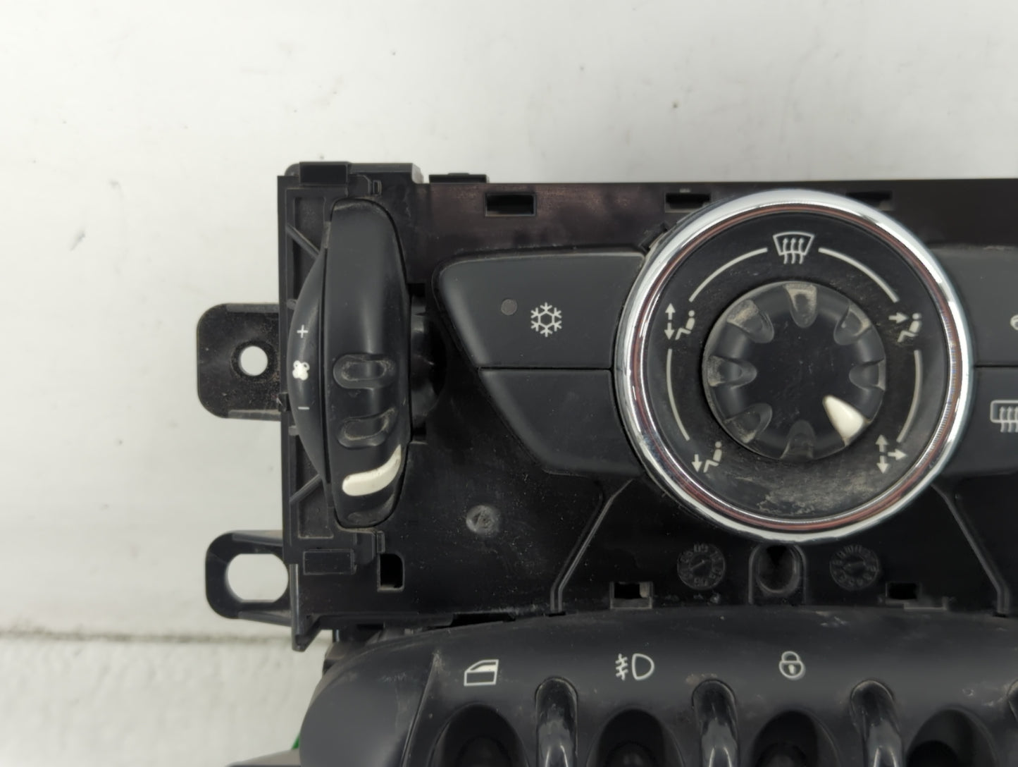 2011-2014 Mini Cooper Climate Control Module Temperature AC/Heater Replacement P/N:E1062322 Fits Fits 2011 2012 2013 2014 OEM Used Auto Parts - Oemusedautoparts1.com