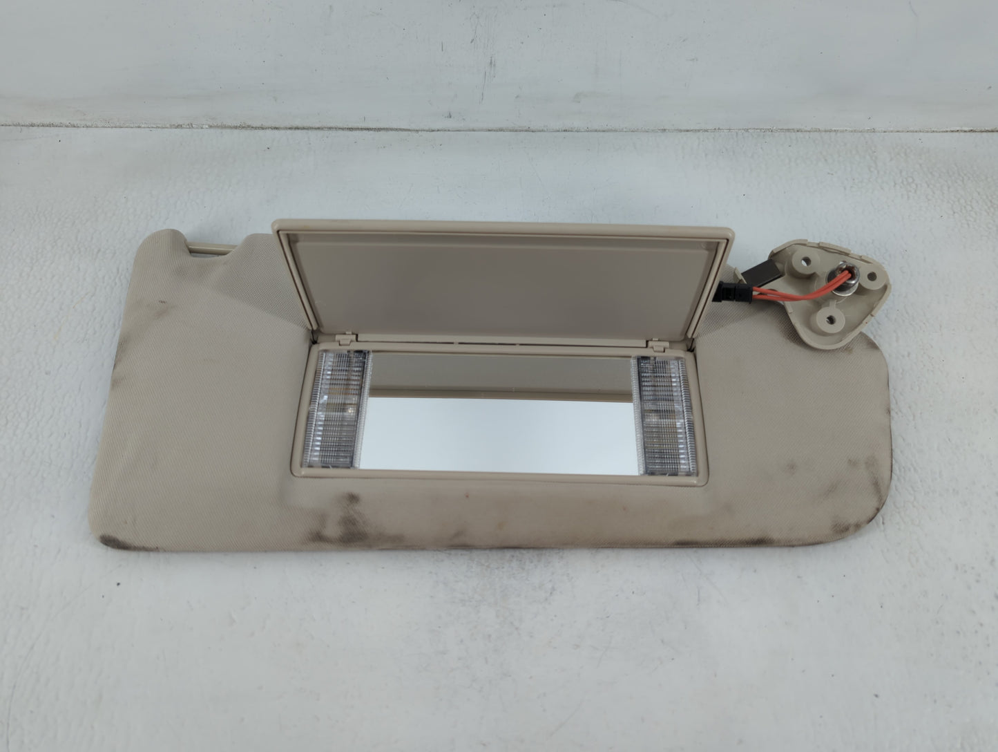 2010-2012 Land Rover Range Rover Sun Visor Shade Replacement Passenger Right Mirror Fits Fits 2010 2011 2012 OEM Used Auto Parts - Oemusedautoparts1.com