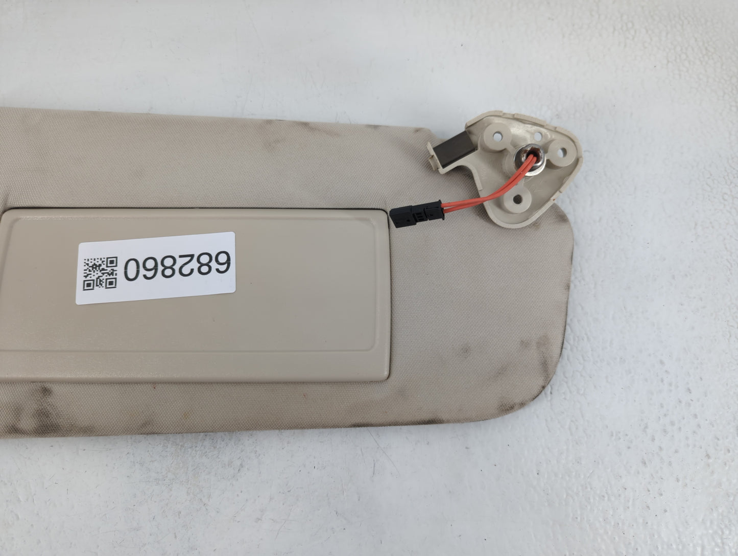 2010-2012 Land Rover Range Rover Sun Visor Shade Replacement Passenger Right Mirror Fits Fits 2010 2011 2012 OEM Used Auto Parts - Oemusedautoparts1.com