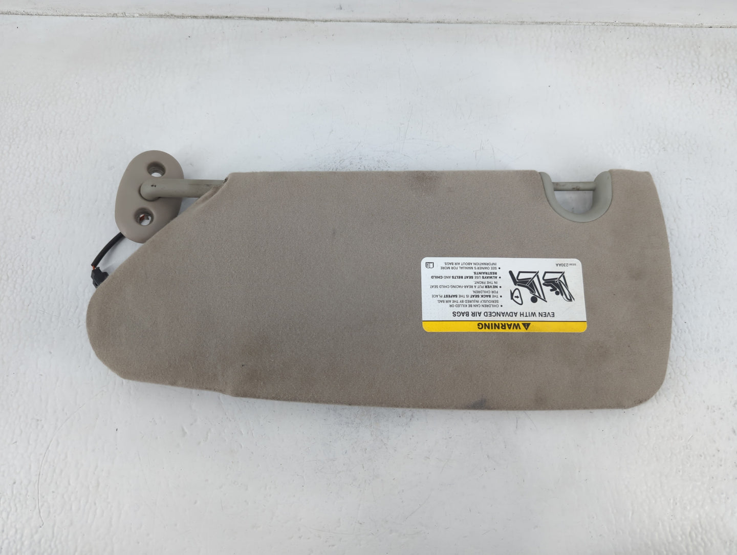 2006 Lincoln Navigator Sun Visor Shade Replacement Passenger Right Mirror Fits OEM Used Auto Parts - Oemusedautoparts1.com