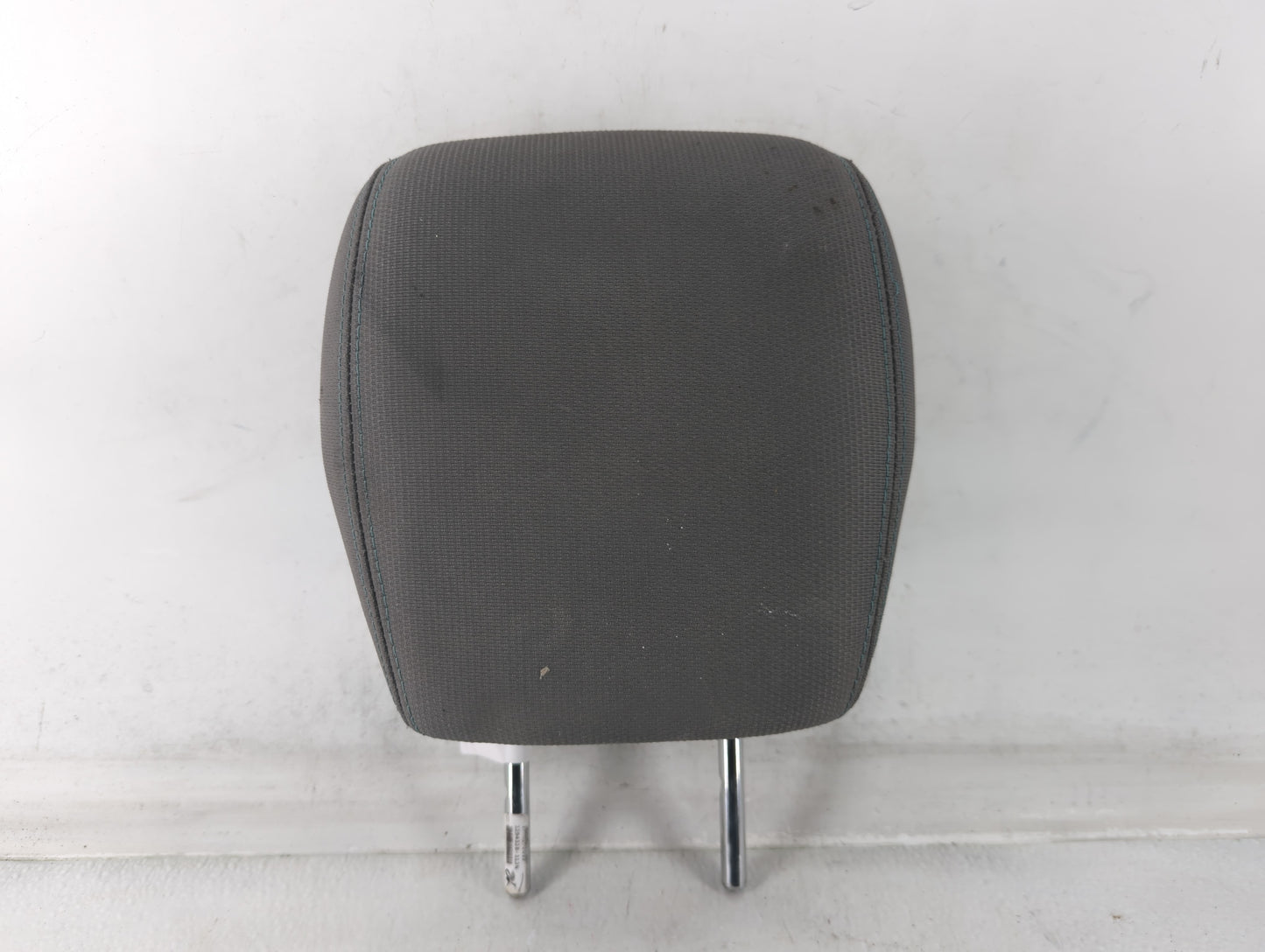 2013-2017 Chevrolet Traverse Headrest Head Rest Front Driver Passenger Seat Fits Fits 2013 2014 2015 2016 2017 OEM Used Auto Parts - Oemusedautoparts1.com