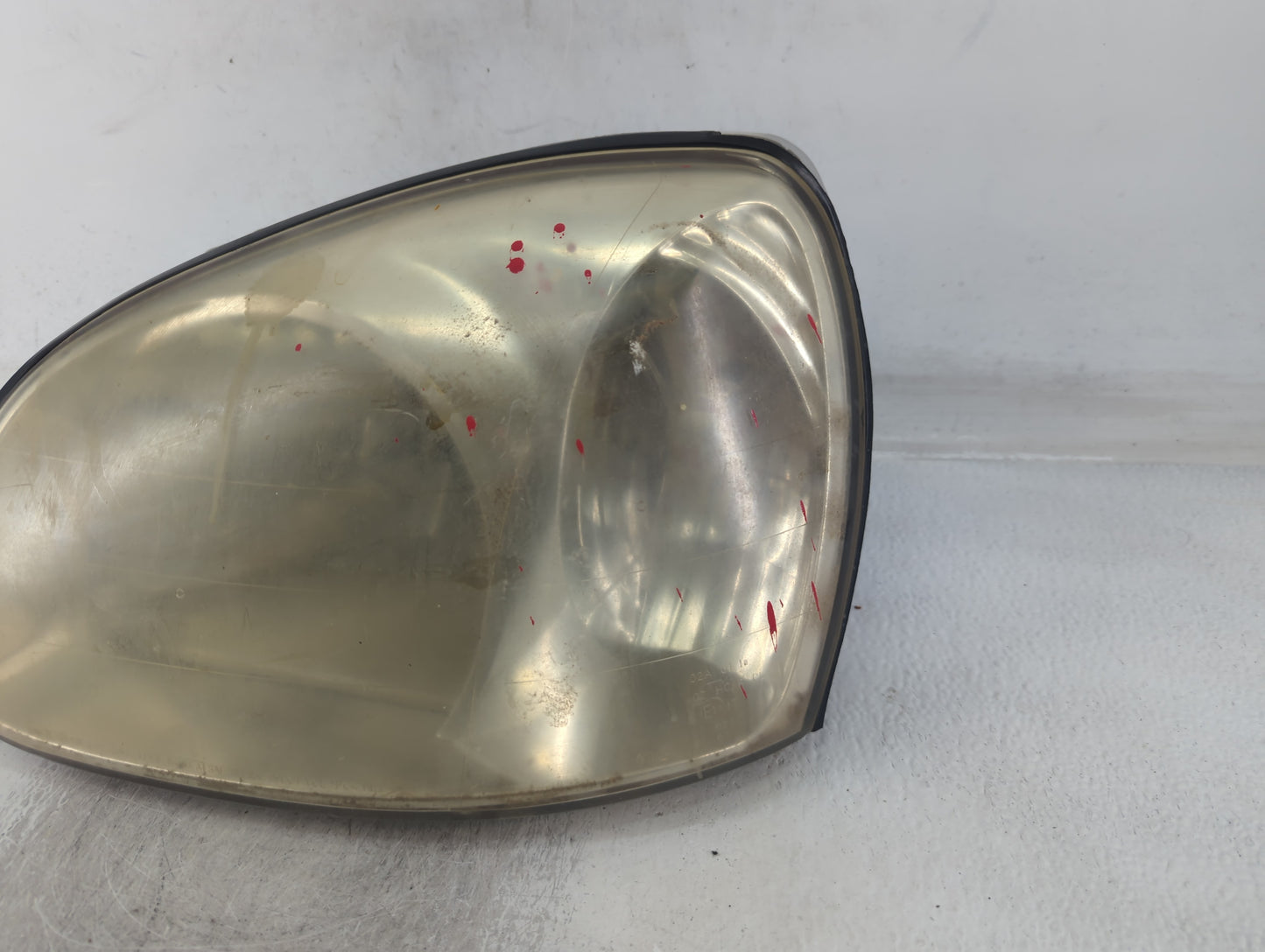 2001-2004 Hyundai Santa Fe Tail Light Assembly Passenger Right OEM Fits Fits 2001 2002 2003 2004 OEM Used Auto Parts - Oemusedautoparts1.com