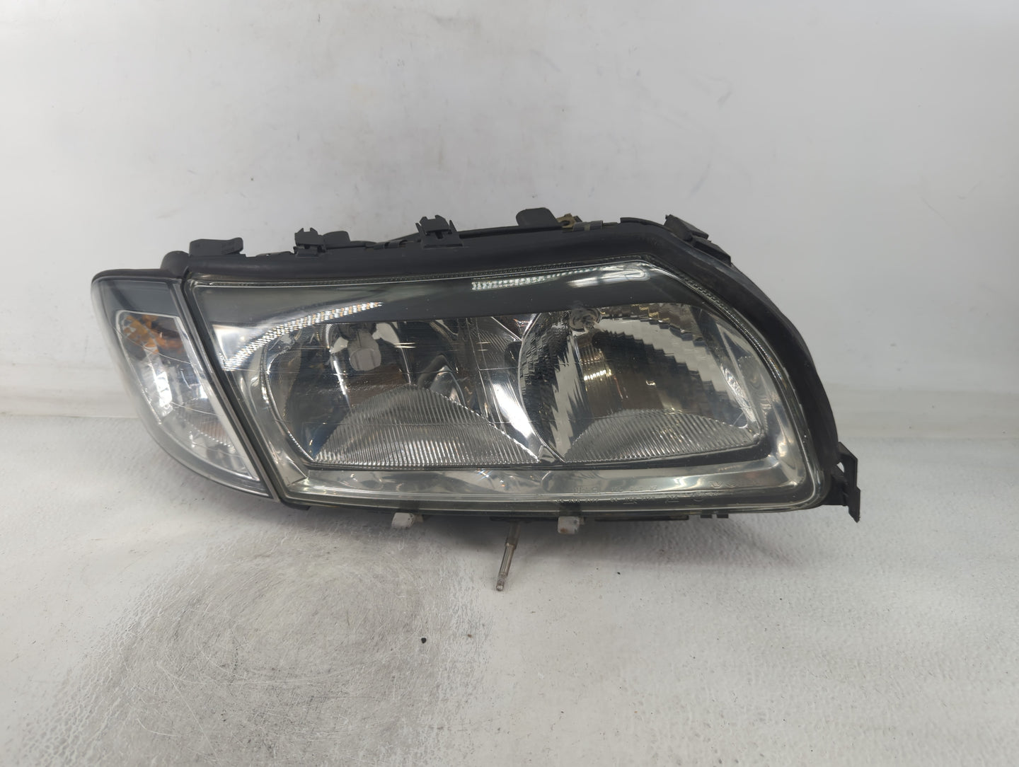 1999-2003 Volvo S80 Tail Light Assembly Passenger Right OEM Fits Fits 1999 2000 2001 2002 2003 OEM Used Auto Parts - Oemusedautoparts1.com