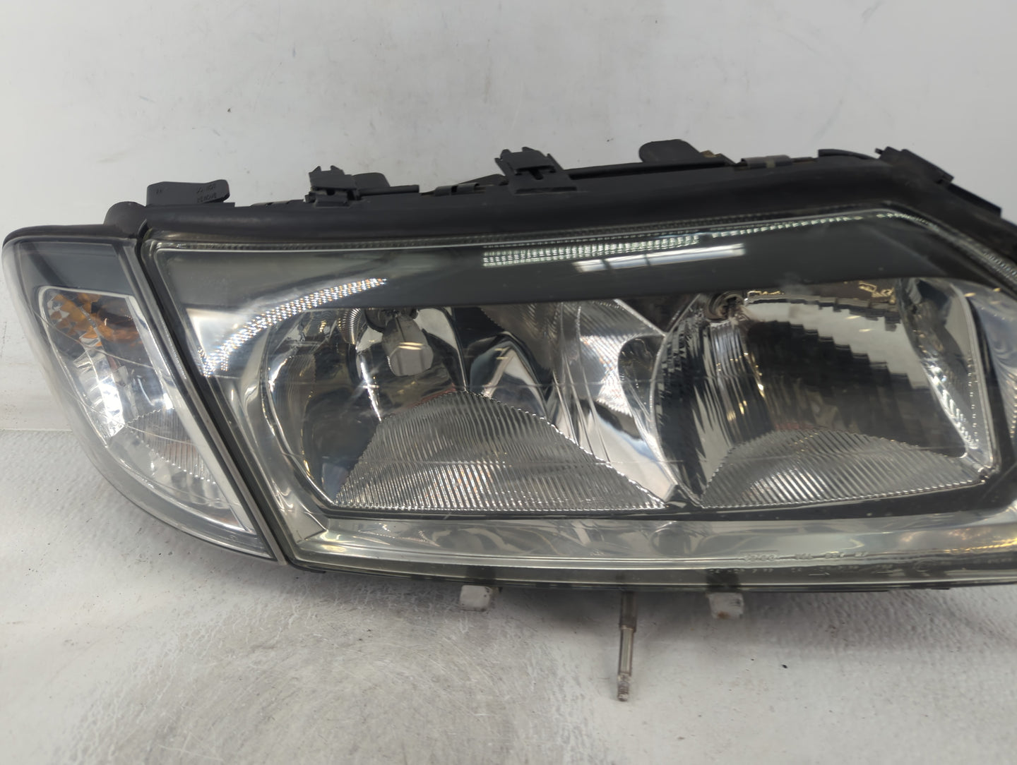 1999-2003 Volvo S80 Tail Light Assembly Passenger Right OEM Fits Fits 1999 2000 2001 2002 2003 OEM Used Auto Parts - Oemusedautoparts1.com