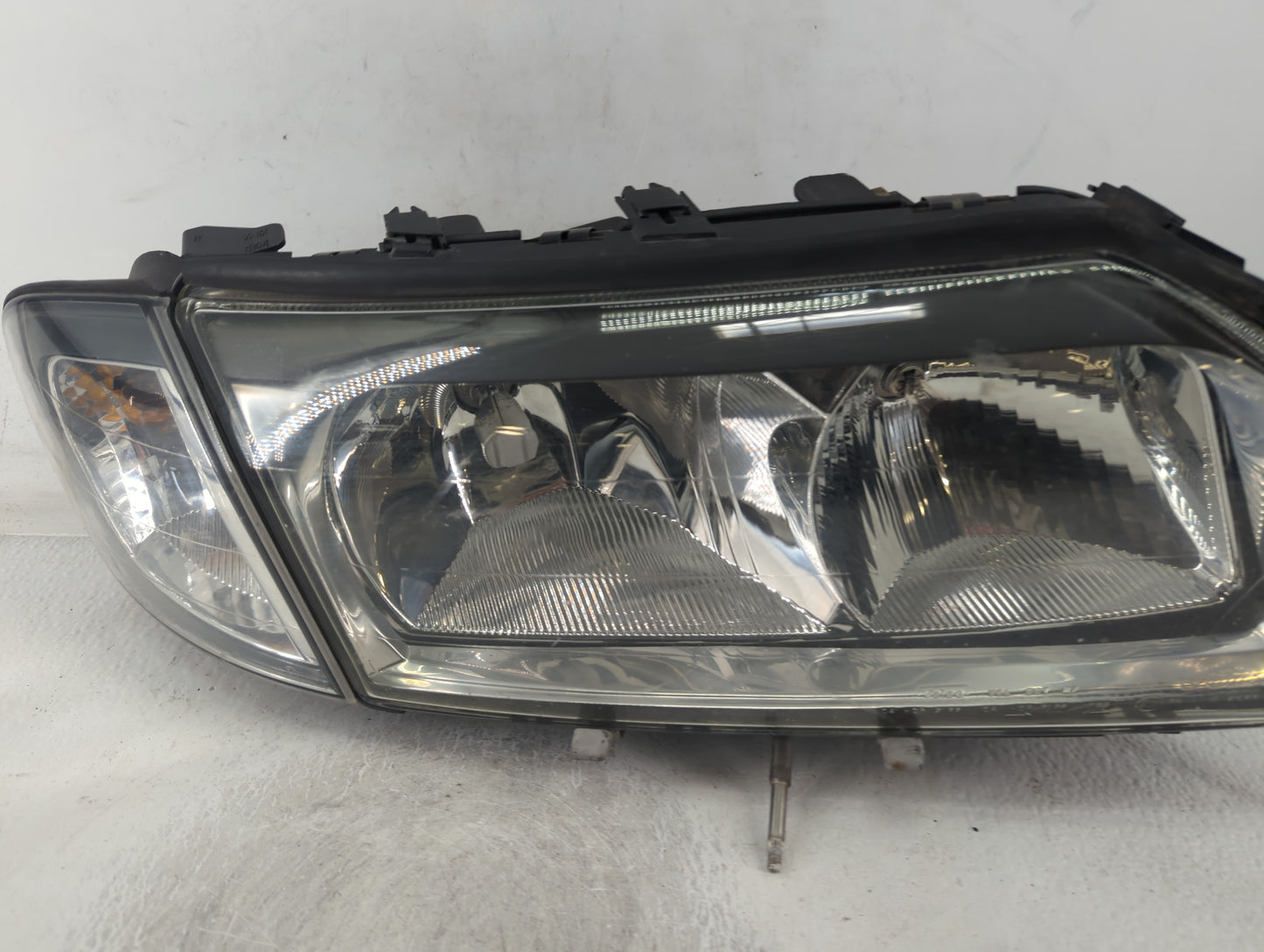 1999-2003 Volvo S80 Tail Light Assembly Passenger Right OEM Fits Fits 1999 2000 2001 2002 2003 OEM Used Auto Parts - Oemusedautoparts1.com