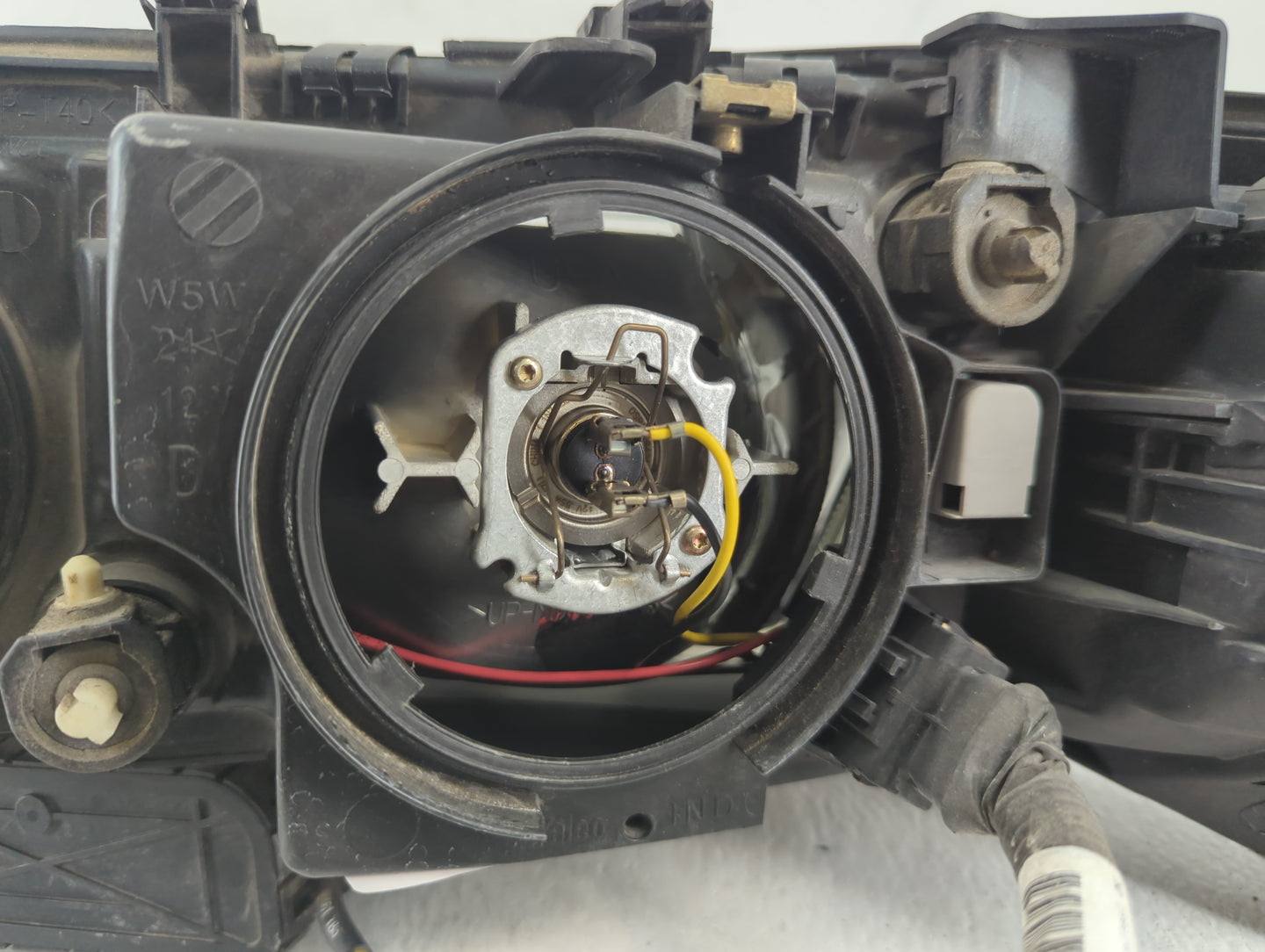 1999-2003 Volvo S80 Tail Light Assembly Passenger Right OEM Fits Fits 1999 2000 2001 2002 2003 OEM Used Auto Parts - Oemusedautoparts1.com