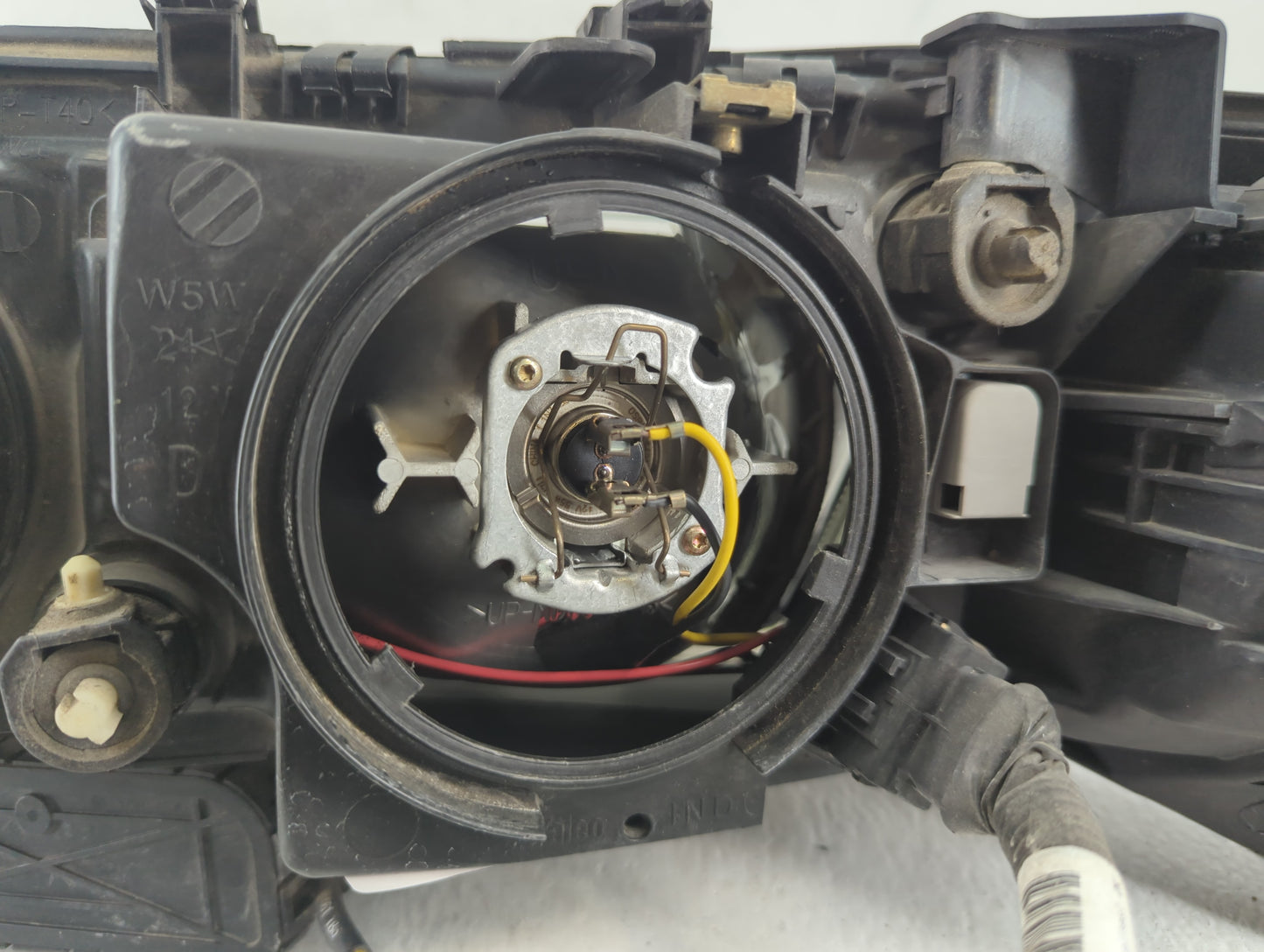 1999-2003 Volvo S80 Tail Light Assembly Passenger Right OEM Fits Fits 1999 2000 2001 2002 2003 OEM Used Auto Parts - Oemusedautoparts1.com