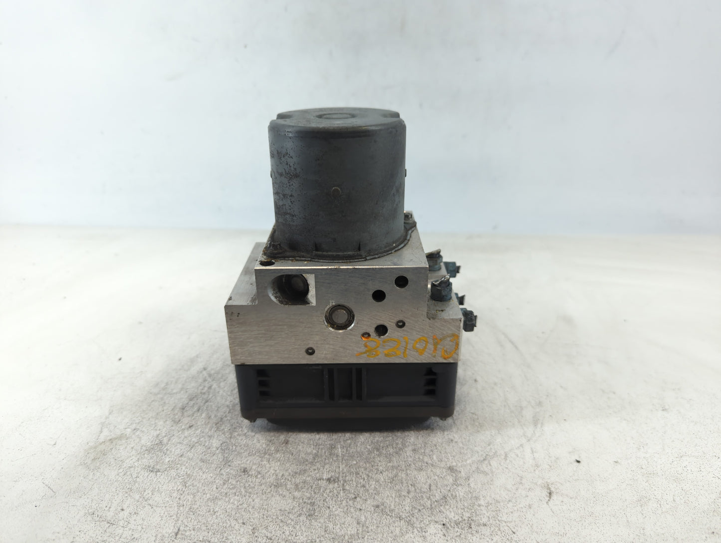 2007-2013 Bmw X5 ABS Pump Control Module Replacement P/N:3451 6793488-02 Fits Fits 2007 2008 2009 2010 2011 2012 2013 2014 OEM Used Auto Parts - Oemusedautoparts1.com