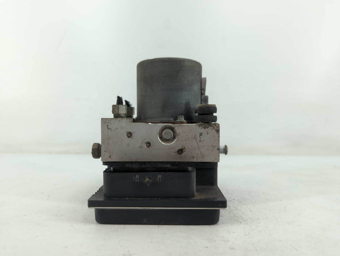 2009 Saturn Outlook ABS Pump Control Module Replacement P/N:25840315 0 265 230 11 01 Fits OEM Used Auto Parts - Oemusedautoparts1.com